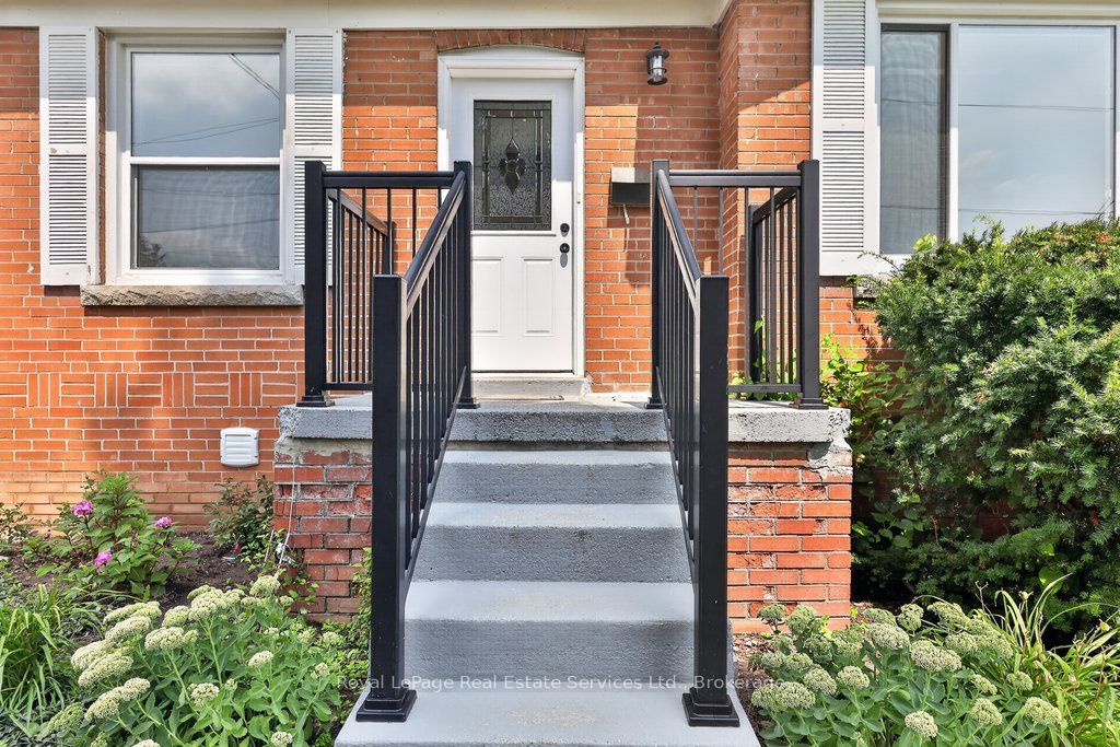79 Kingswood Road Main, Oakville, ON L6K 2E2 photo 2