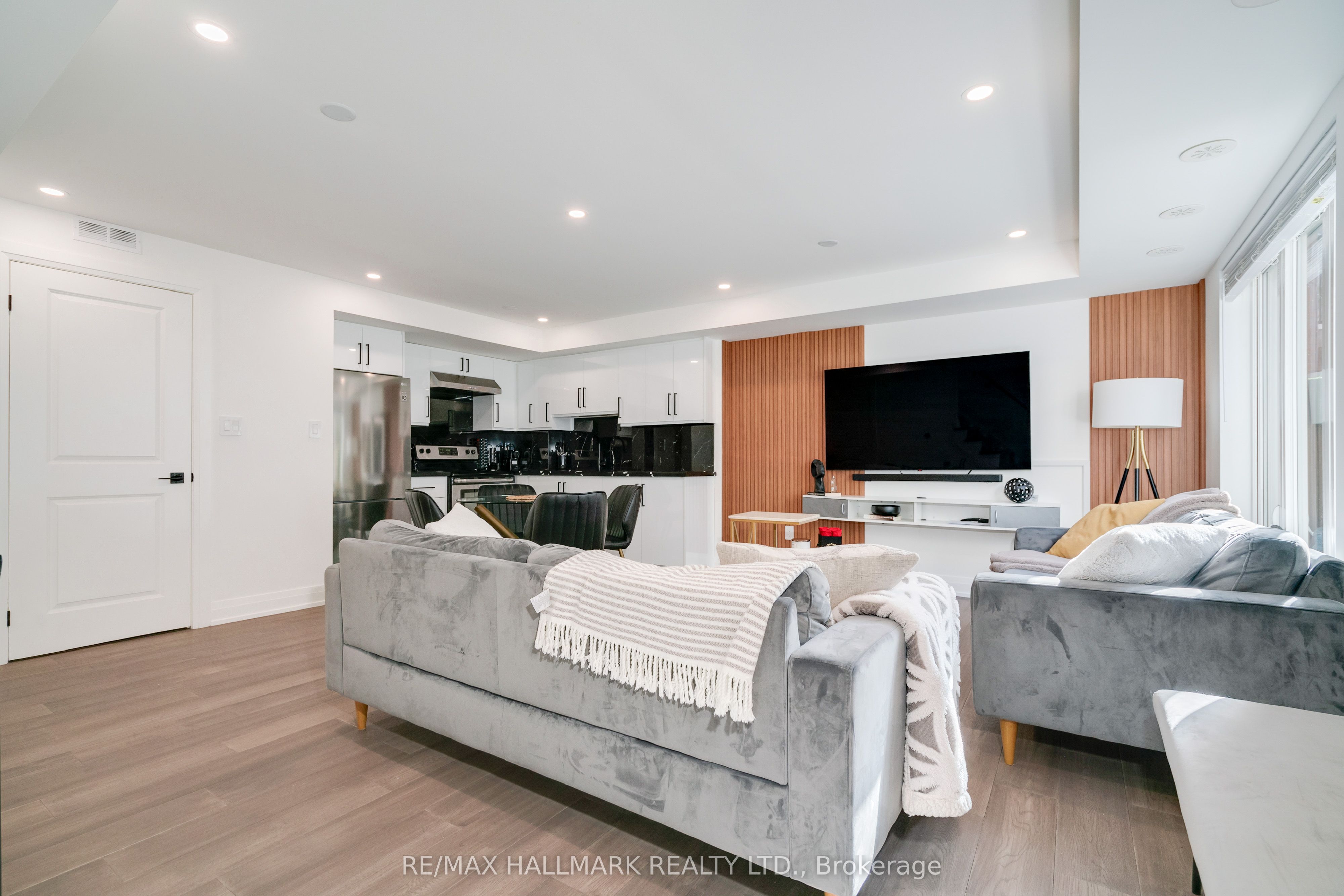 11 Foundry Avenue 129, Toronto, ON M6H 0B7 photo 4