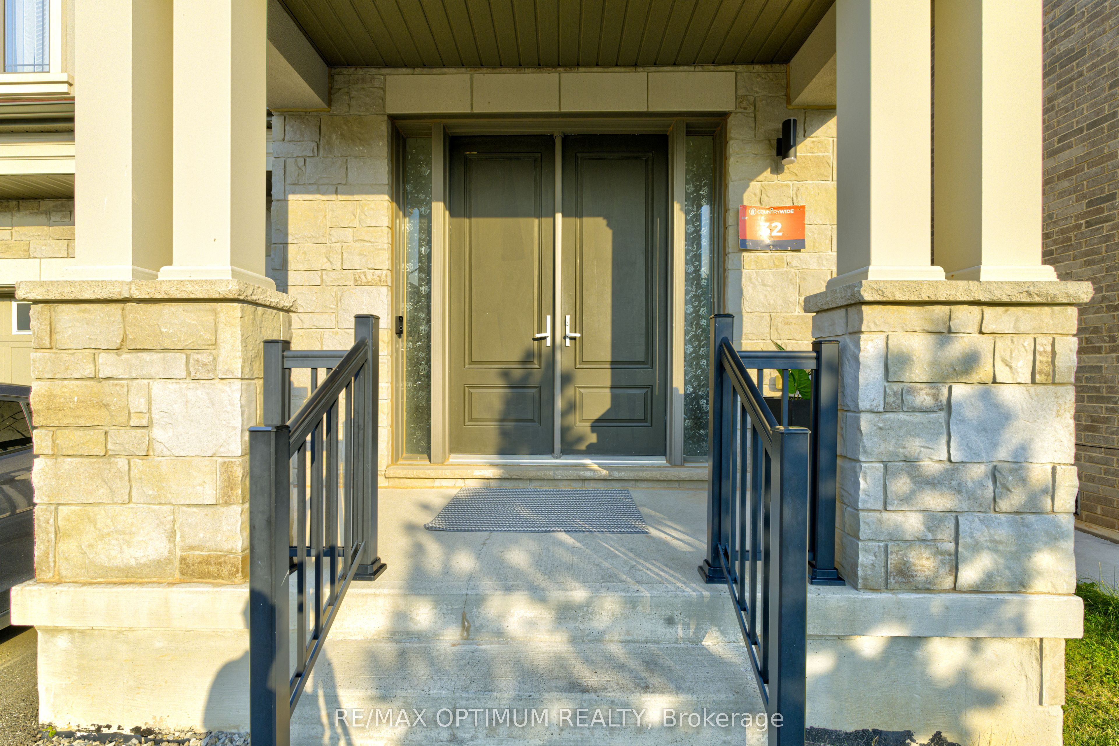 8 Lyle Way, Brampton, ON L6X 5P8 photo 2