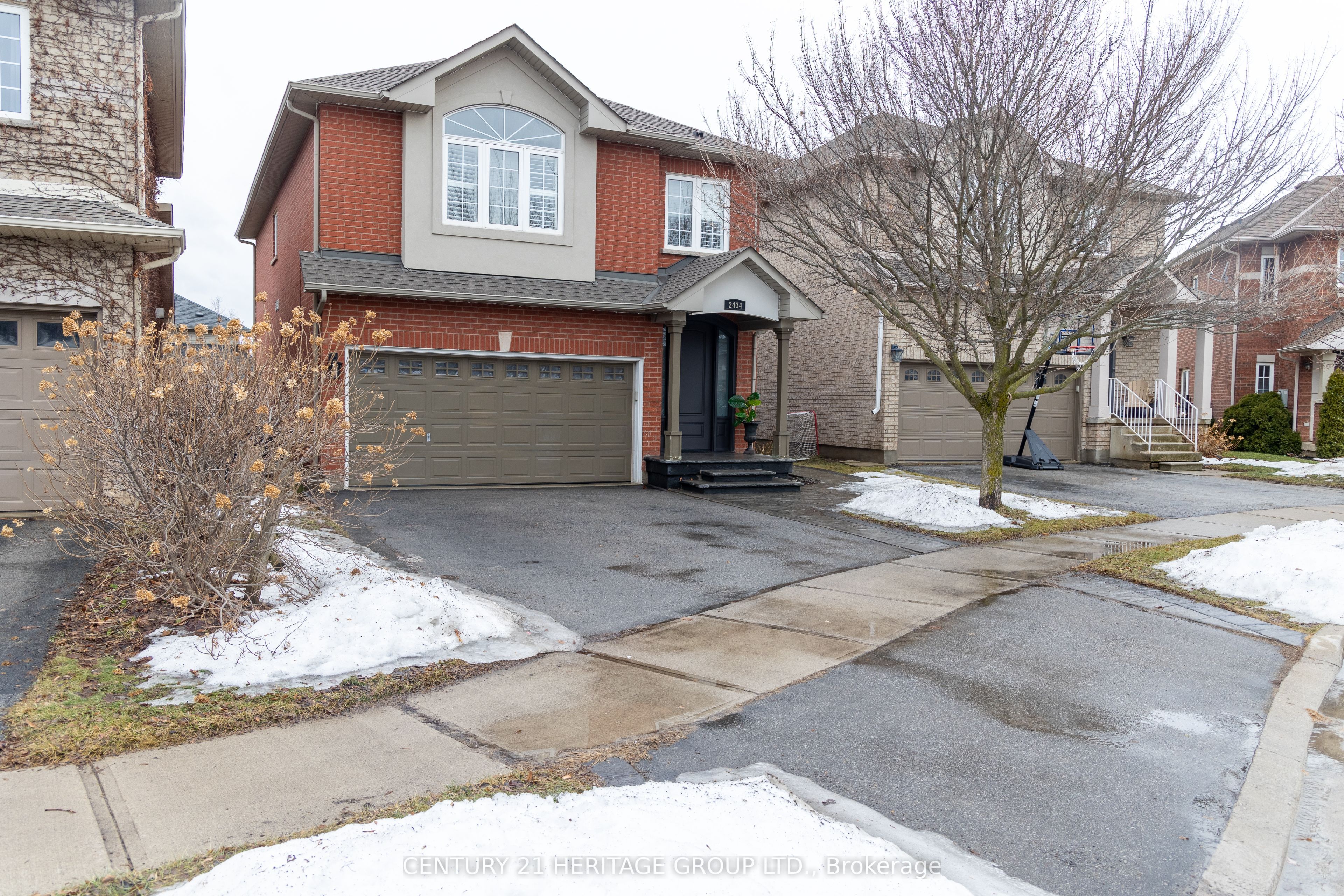 2434 Blue Holly Crescent, Oakville, ON L6M 4V4 photo 2