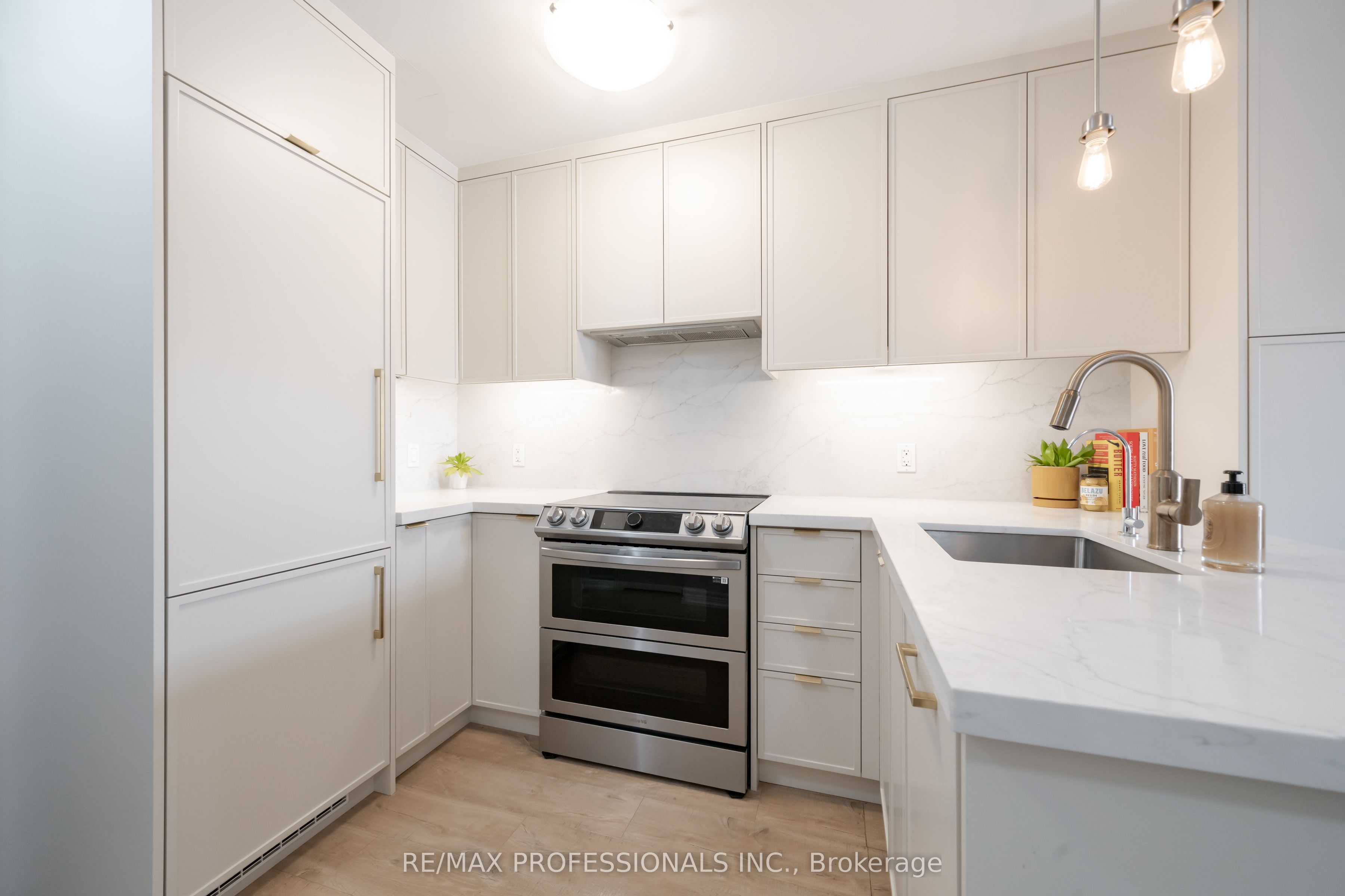 73 Washington Avenue 405, Oakville, ON L6K 1W5 photo 3