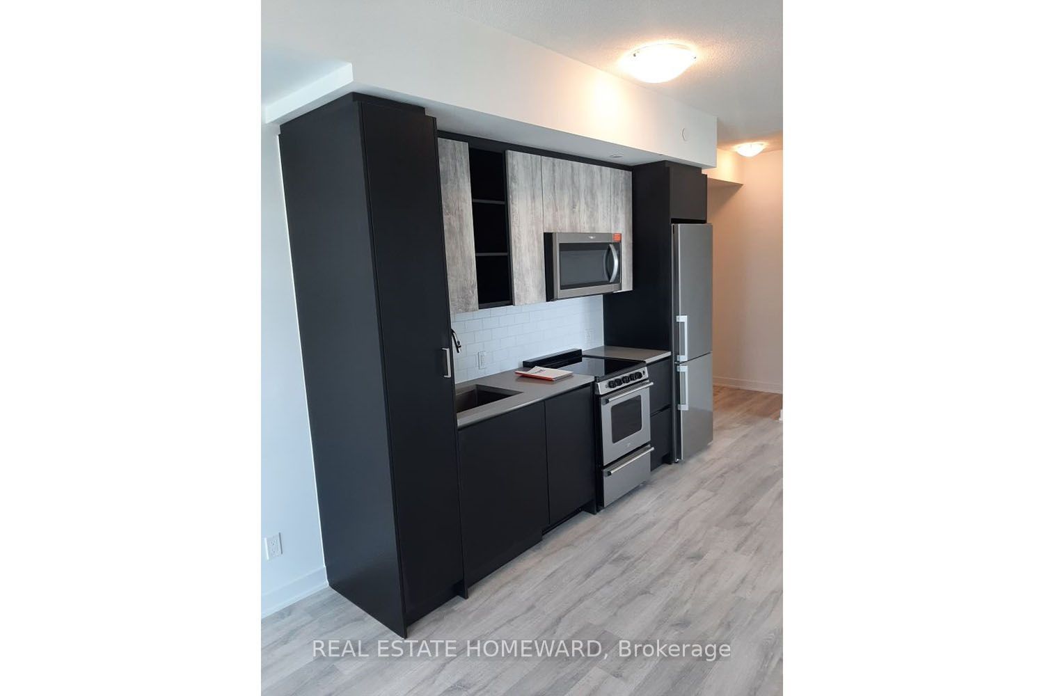251 Manitoba Street 2802, Toronto, ON M8Y 0C7 photo 2