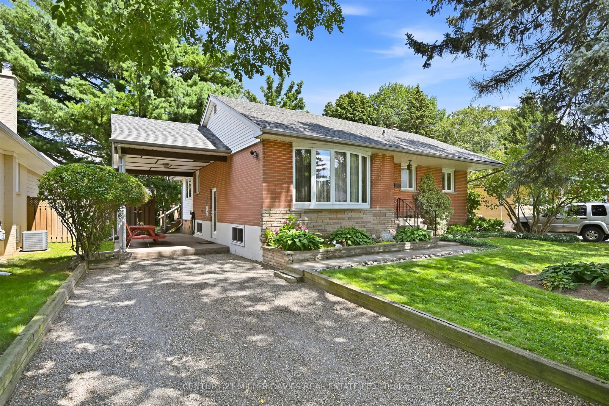 237 Mohawk Road, Oakville, ON L6L 2Z1 photo 2