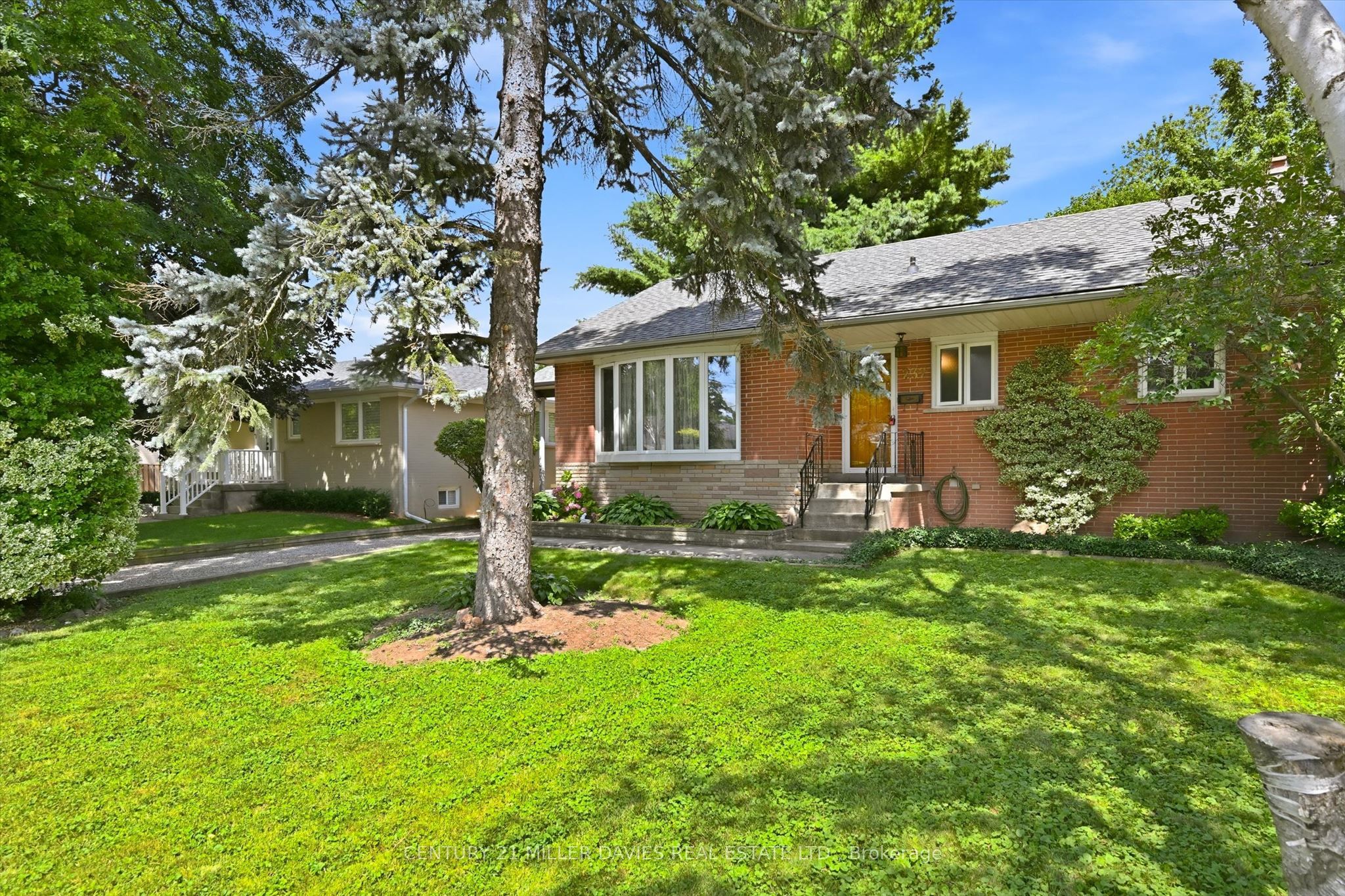 237 Mohawk Road, Oakville, ON L6L 2Z1 photo 3