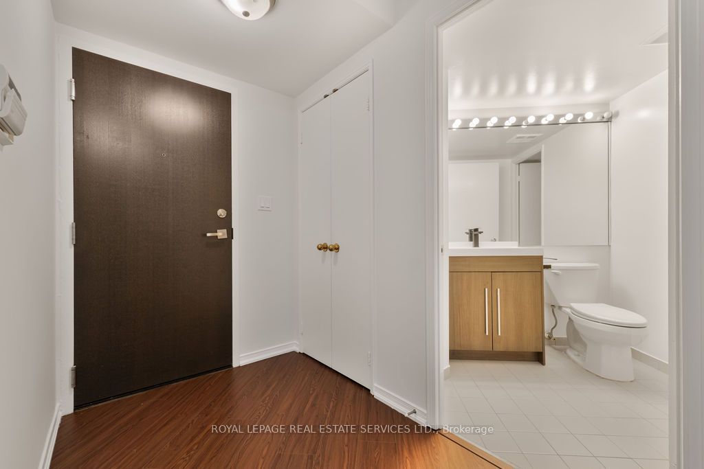 2269 Lake Shore Boulevard W 2105, Toronto, ON M8V 3X6 photo 4
