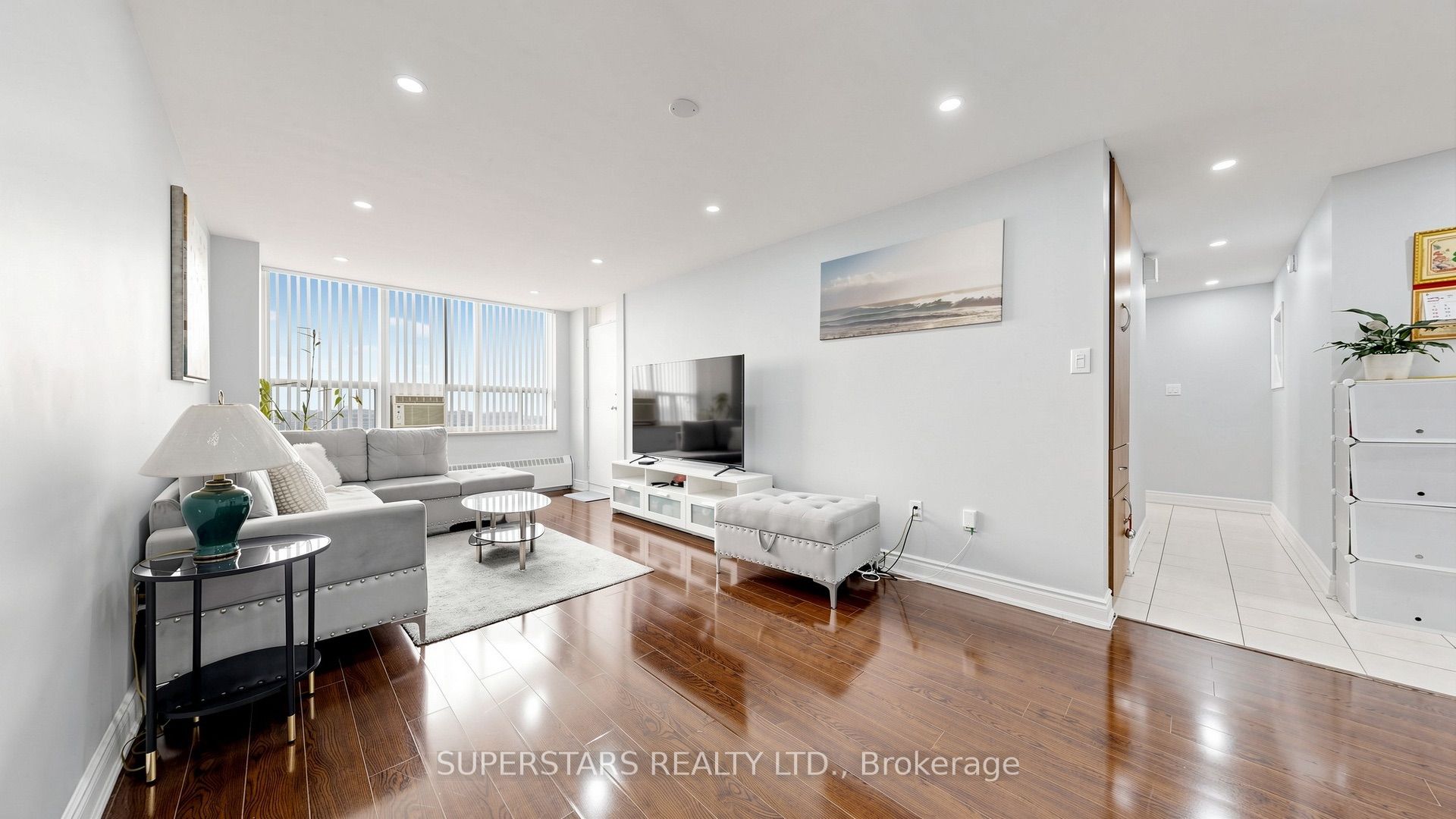 390 Dixon Road 1906, Toronto, ON M9R 1T4 photo 4