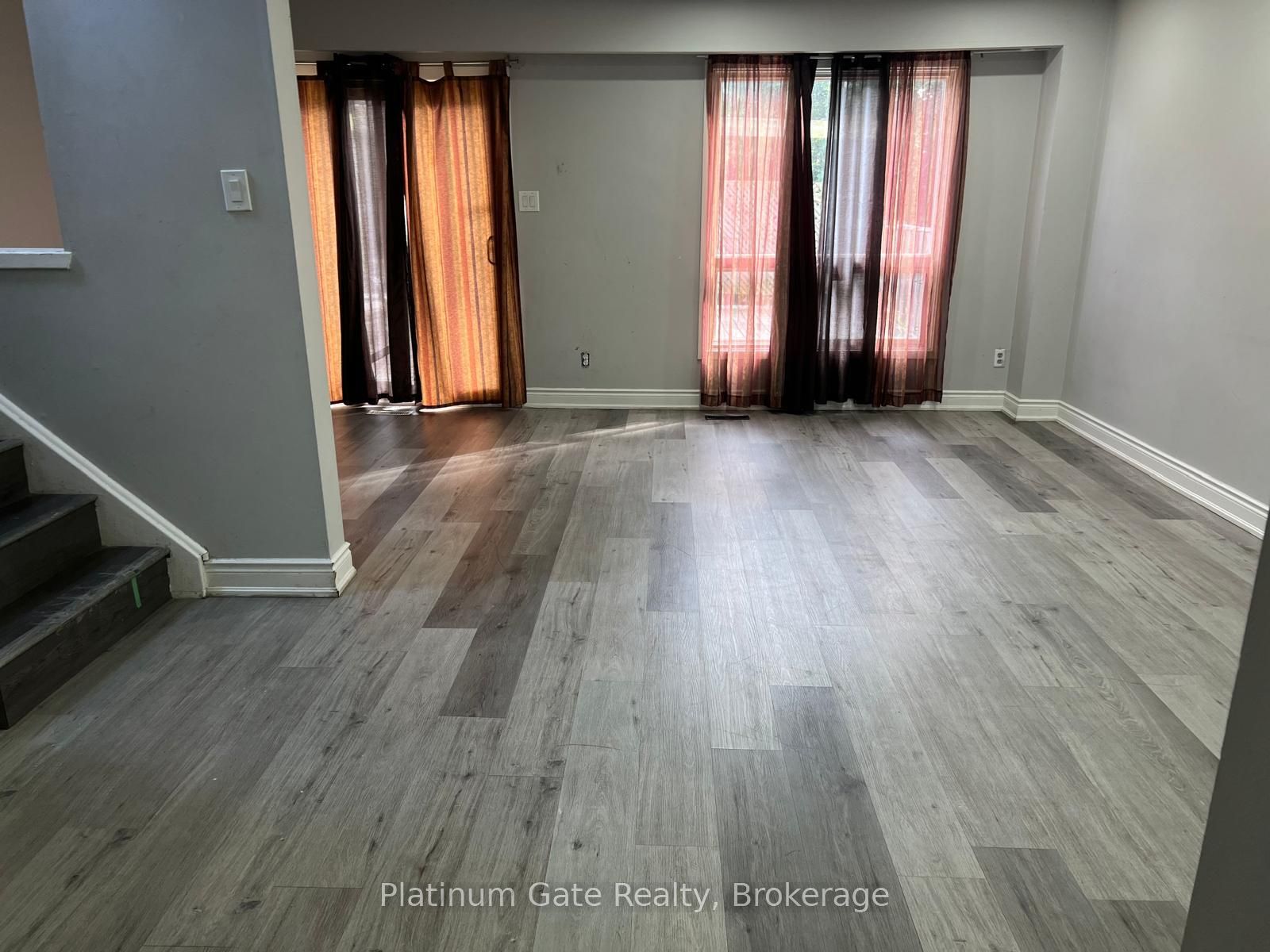 108 Courtleigh Square, Brampton, ON L6Z 1J3 photo 2