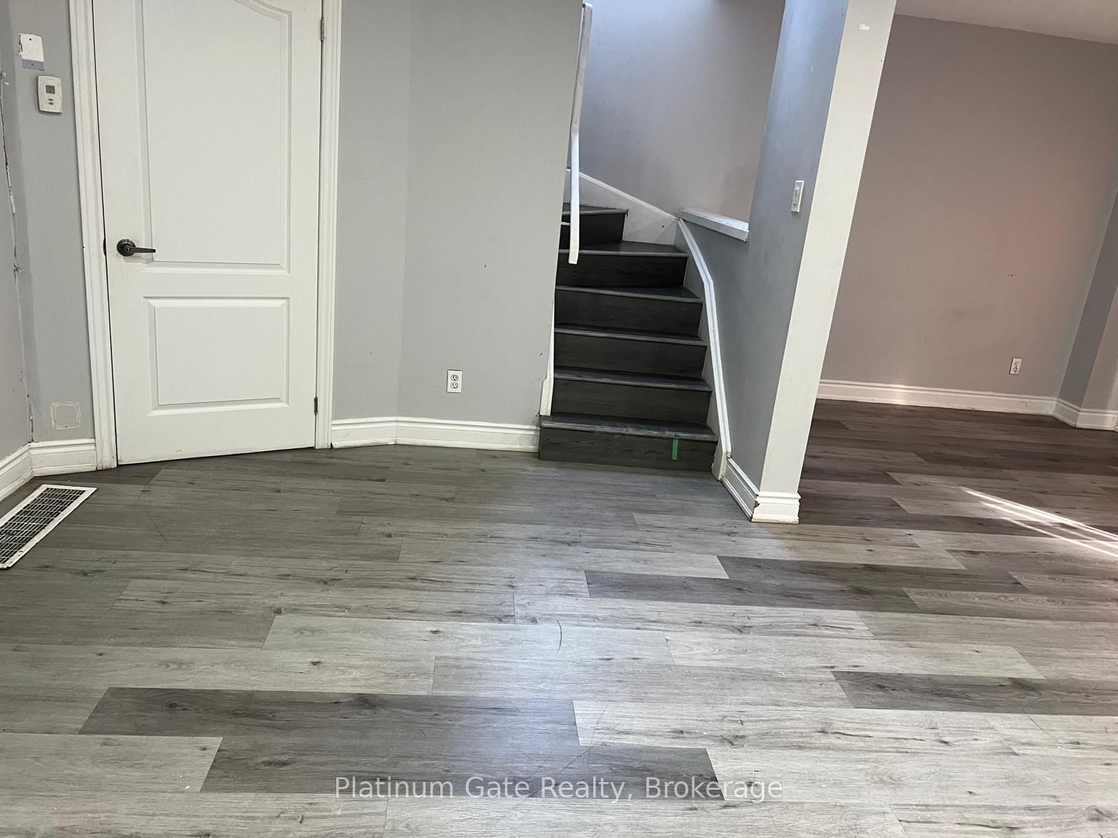 108 Courtleigh Square, Brampton, ON L6Z 1J3 photo 3