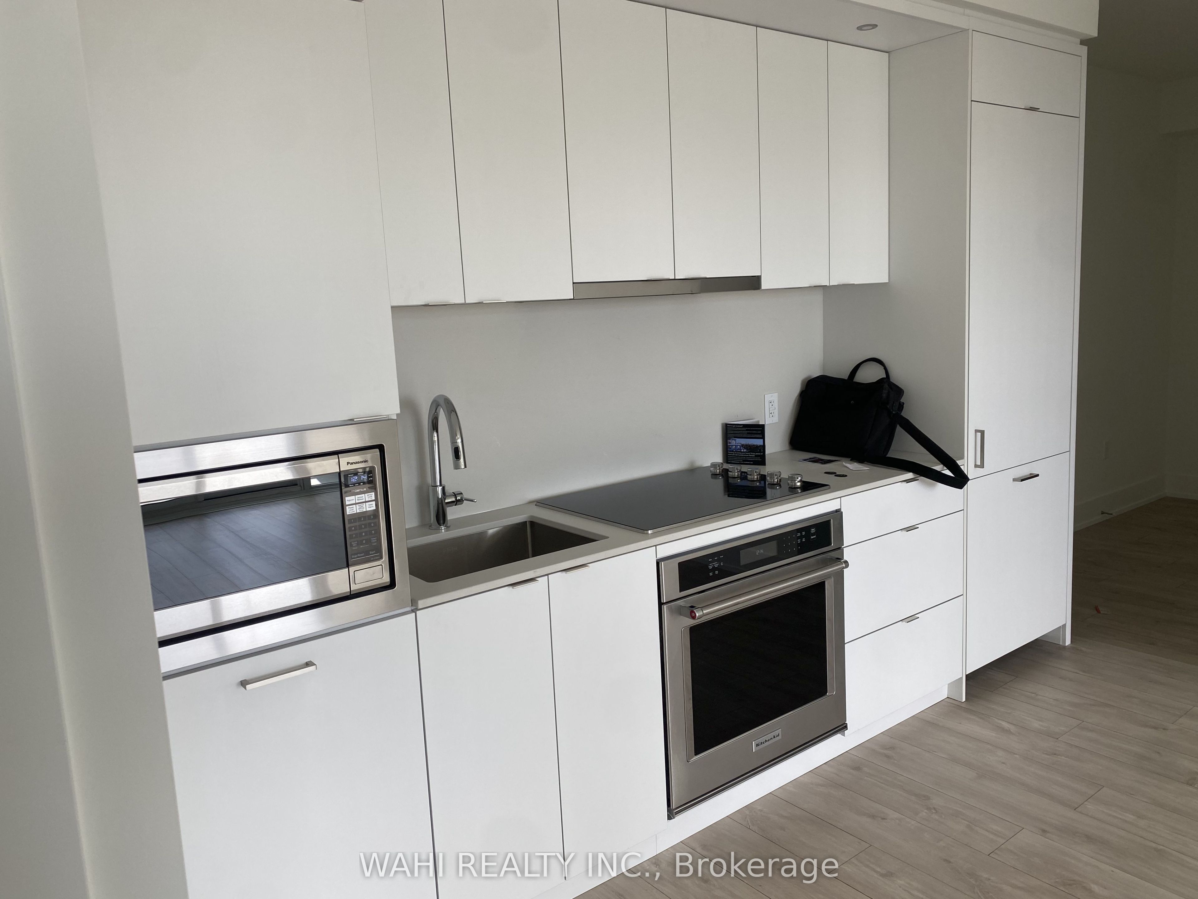 858 dupont Street W 837, Toronto, ON M6G 0C1