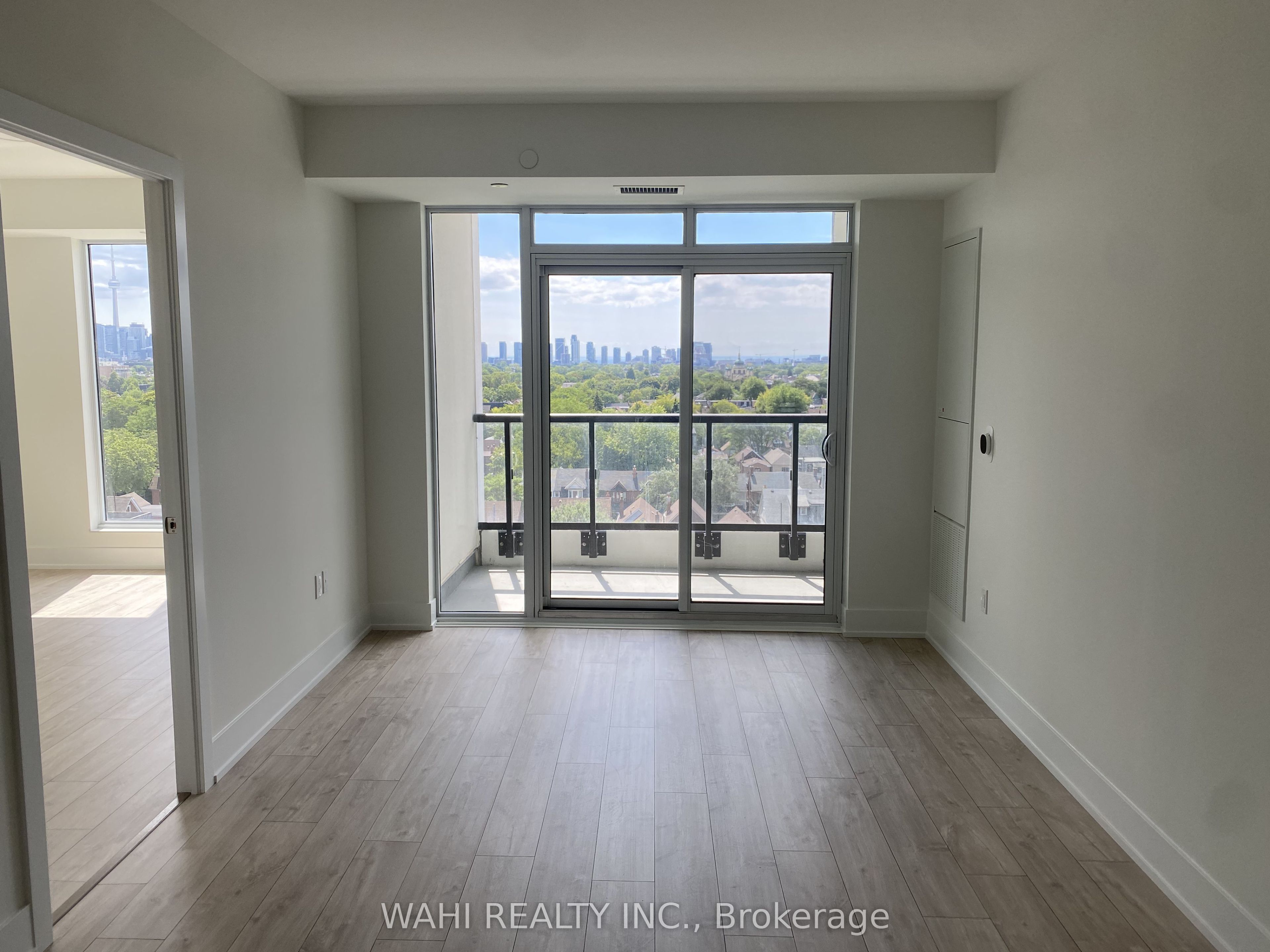 858 dupont Street W 837, Toronto, ON M6G 0C1 photo 2