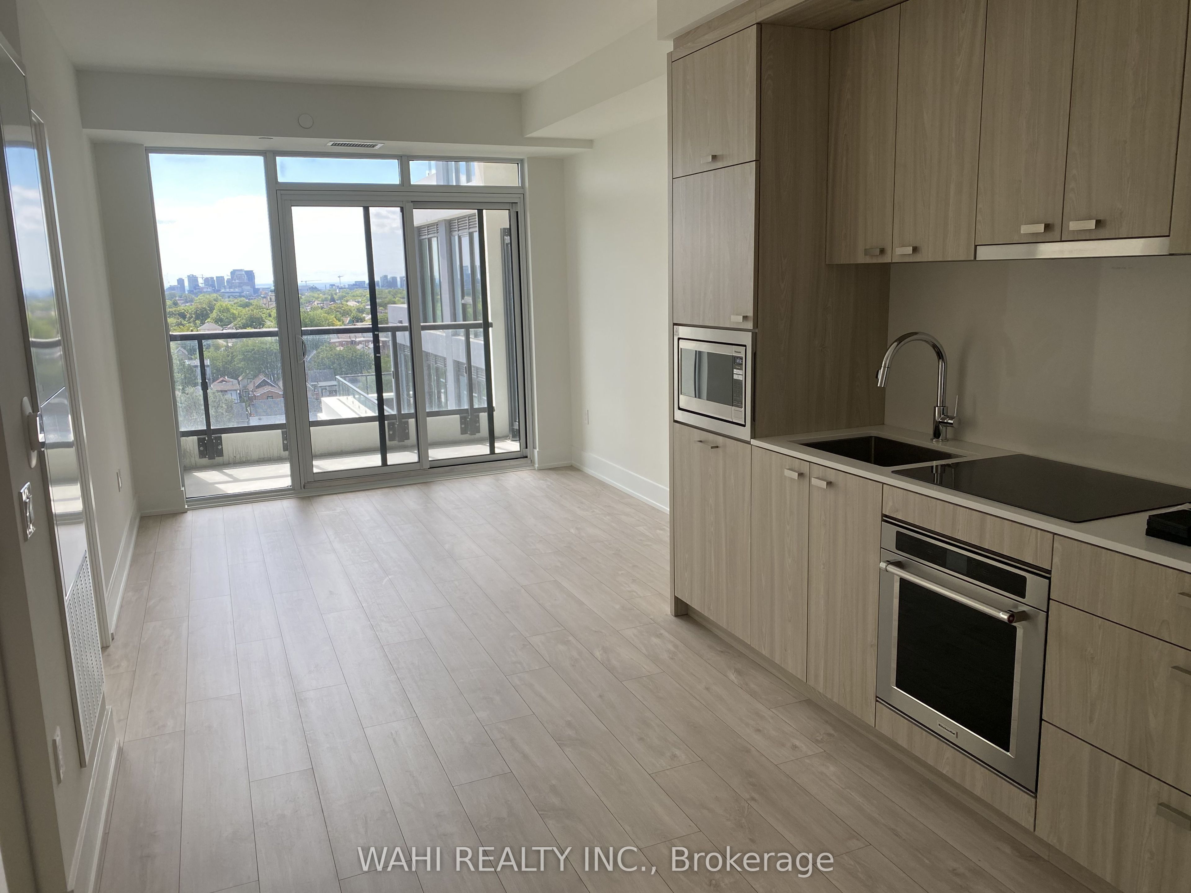 858 dupont Street W 837, Toronto, ON M6G 0C1 photo 2