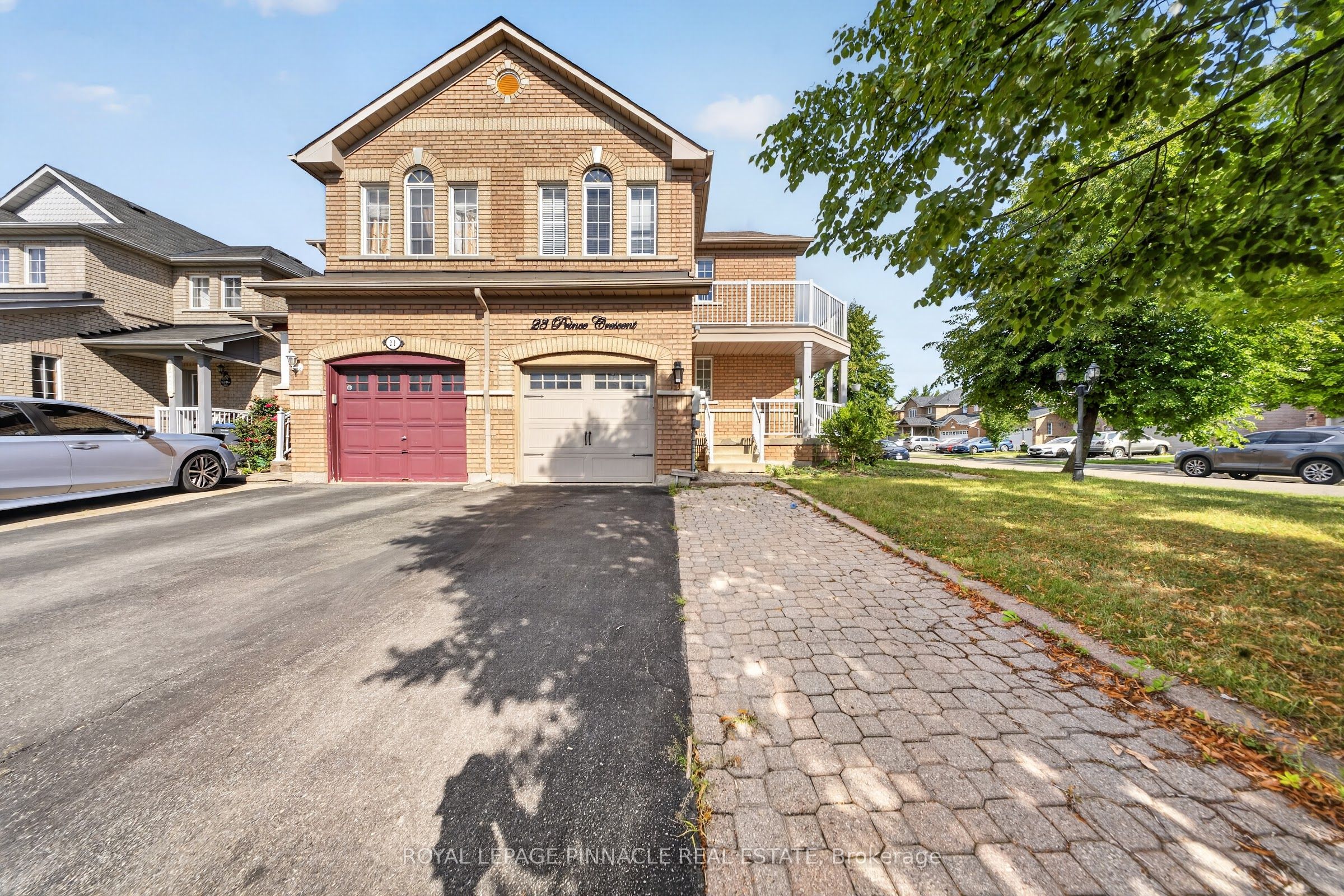 23 Prince Crescent, Brampton, ON L7A 2C9 photo 2
