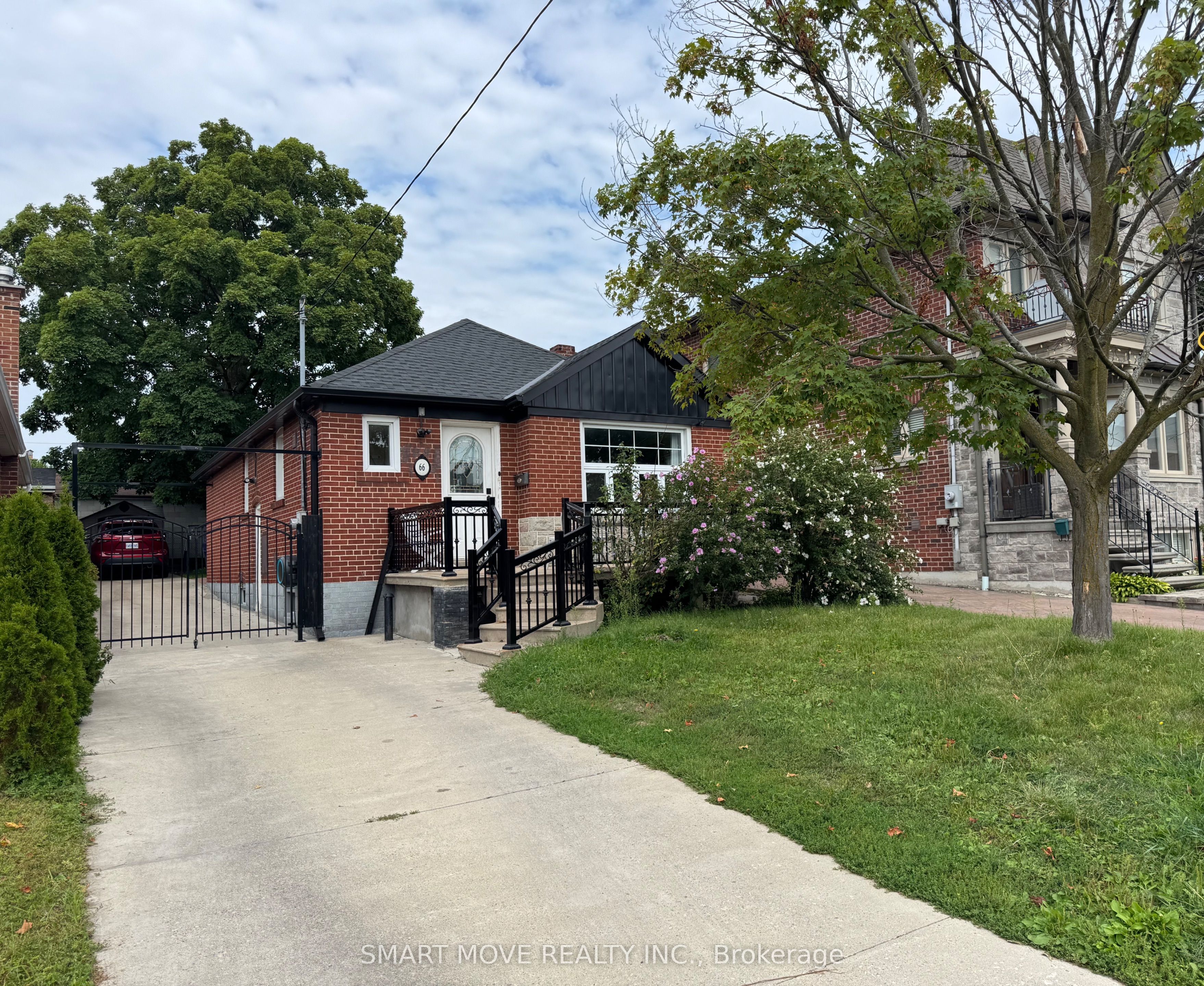 66 Beechborough Avenue, Toronto, ON M6M 1Z5