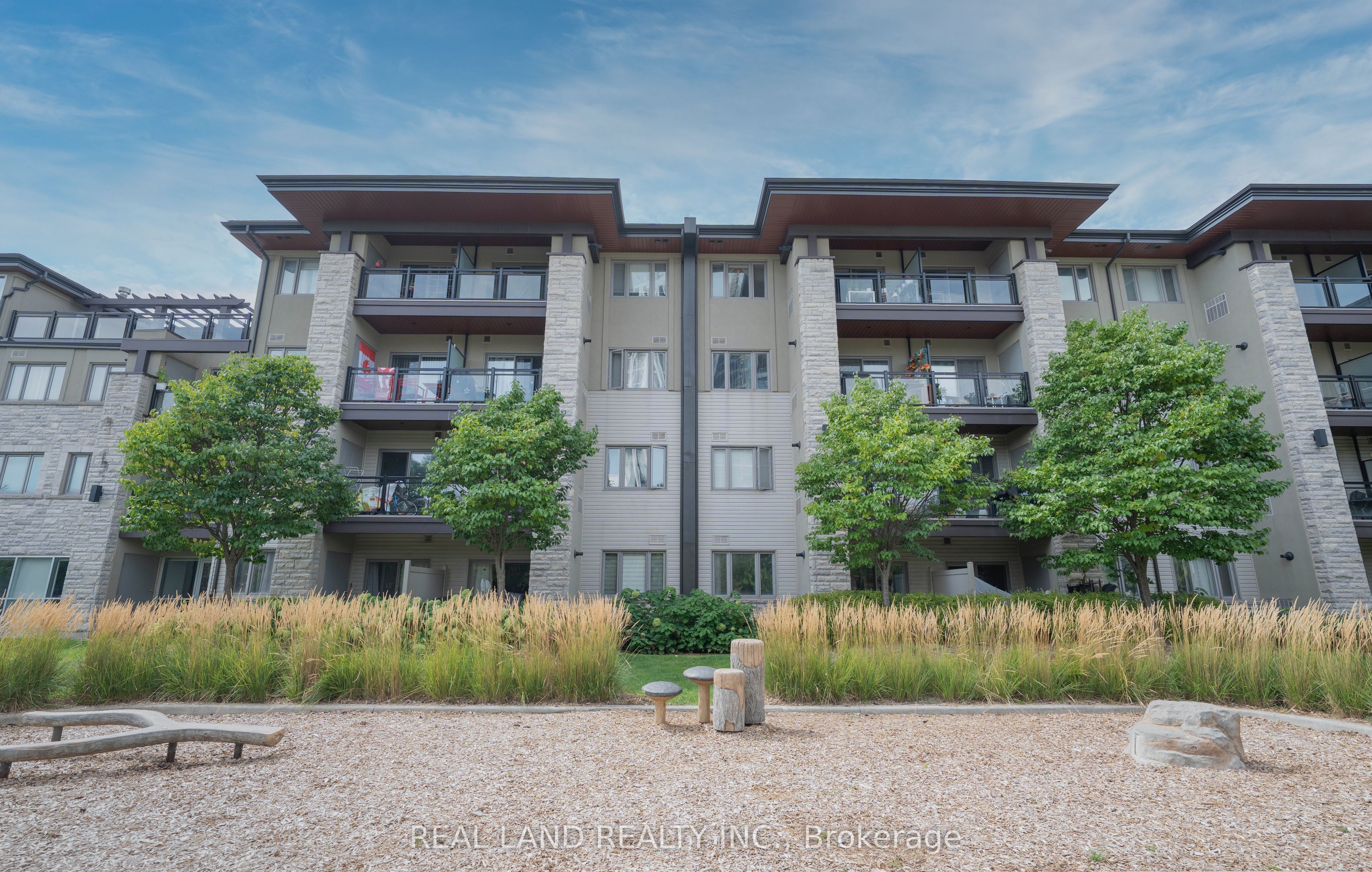570 Lolita Gardens 127, Mississauga, ON L5A 0A1