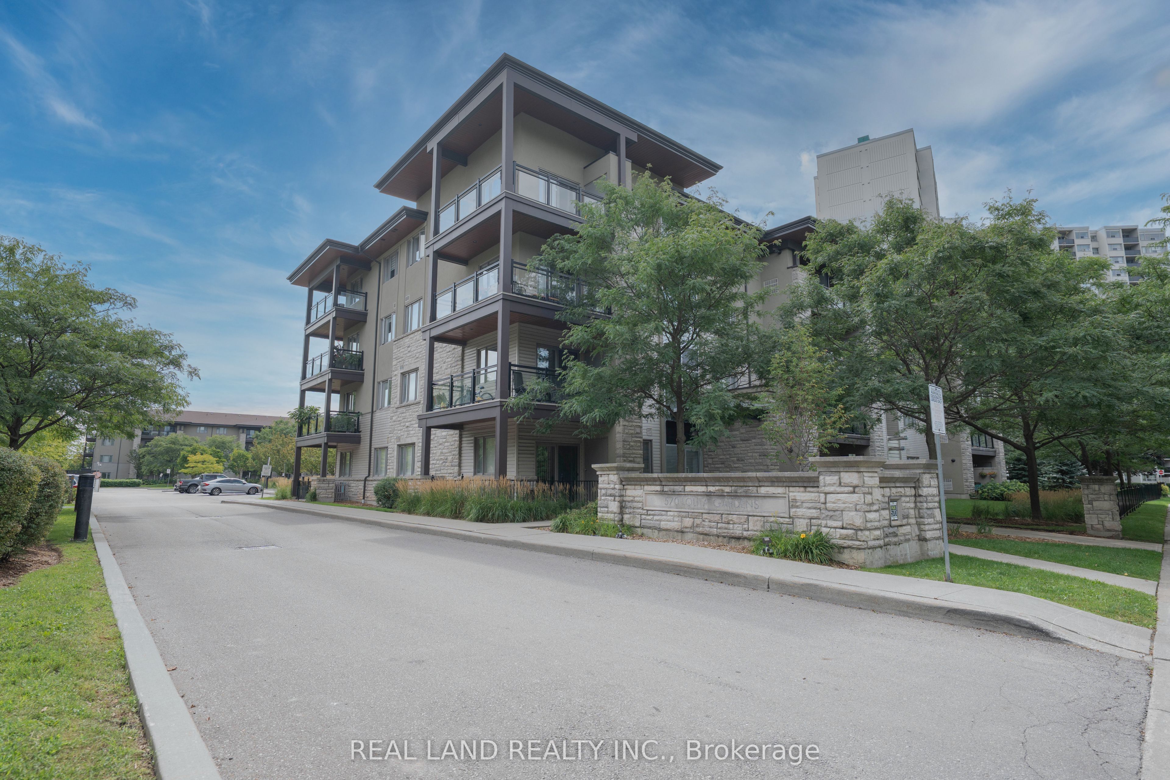 570 Lolita Gardens 127, Mississauga, ON L5A 0A1 photo 3