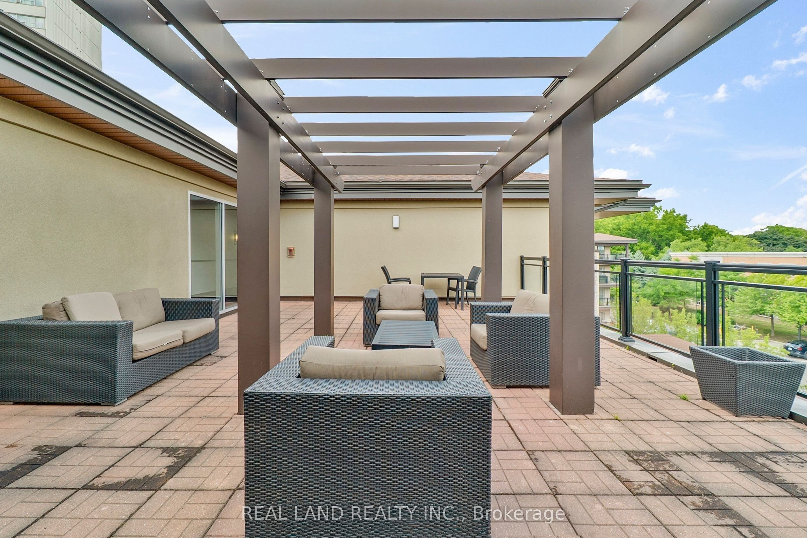 570 Lolita Gardens 127, Mississauga, ON L5A 0A1 photo 4