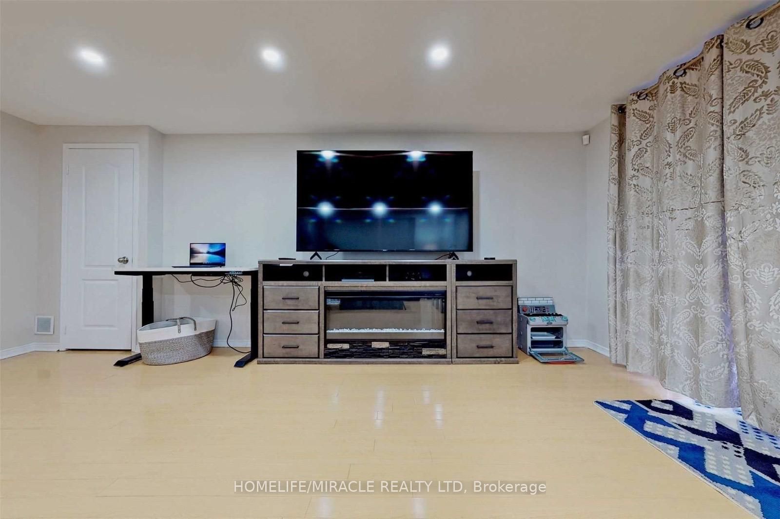 3258 Angel Pass Drive, Mississauga, ON L5M 7J7 photo 5