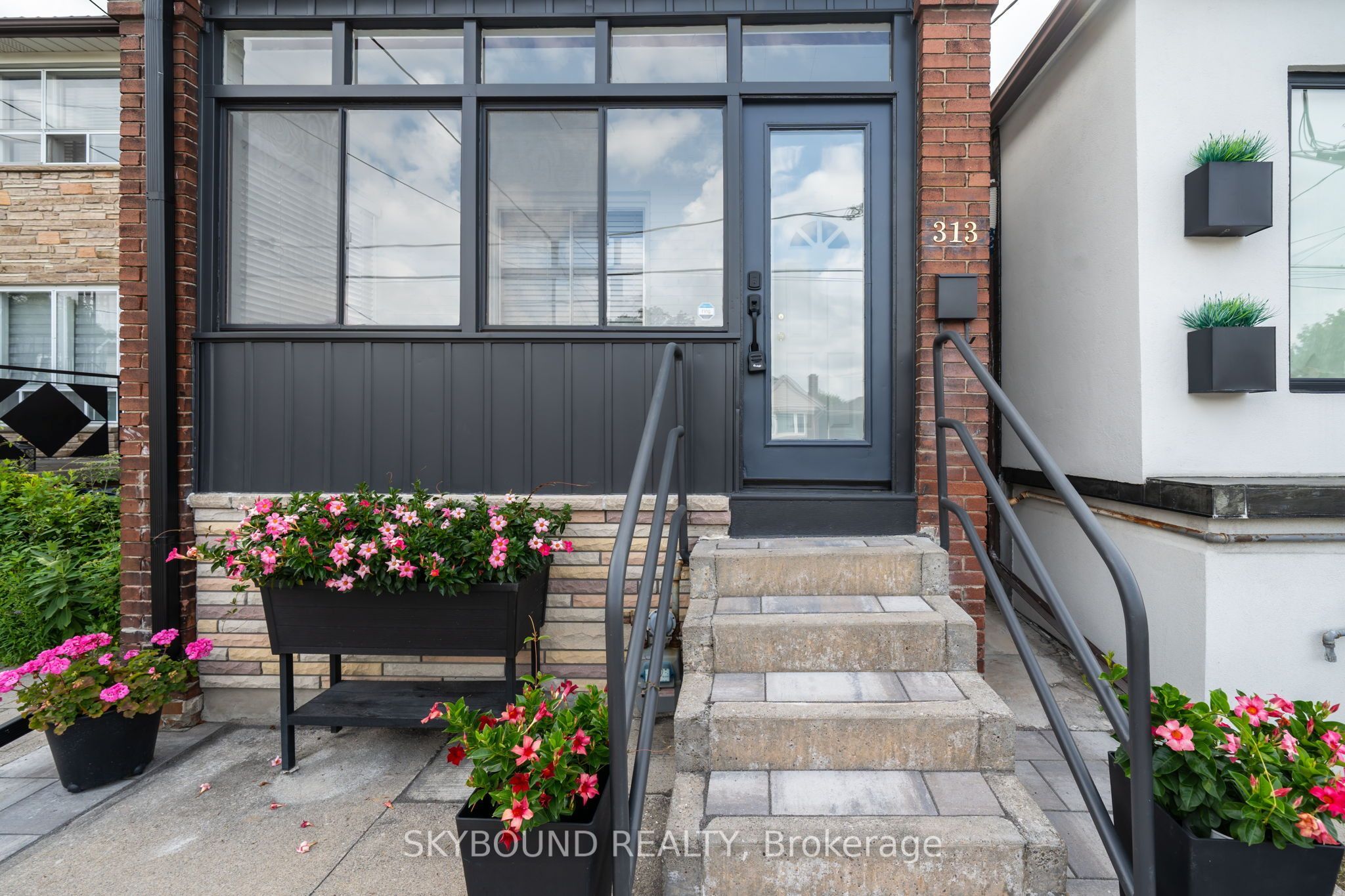 313 Silverthorn Avenue, Toronto, ON M6N 3K5 photo 2