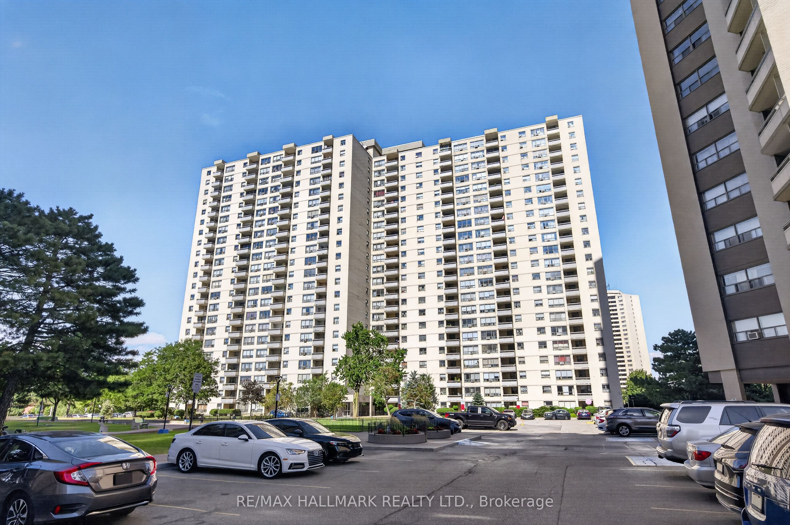 370 Dixon Road 912, Toronto, ON M9R 1T2
