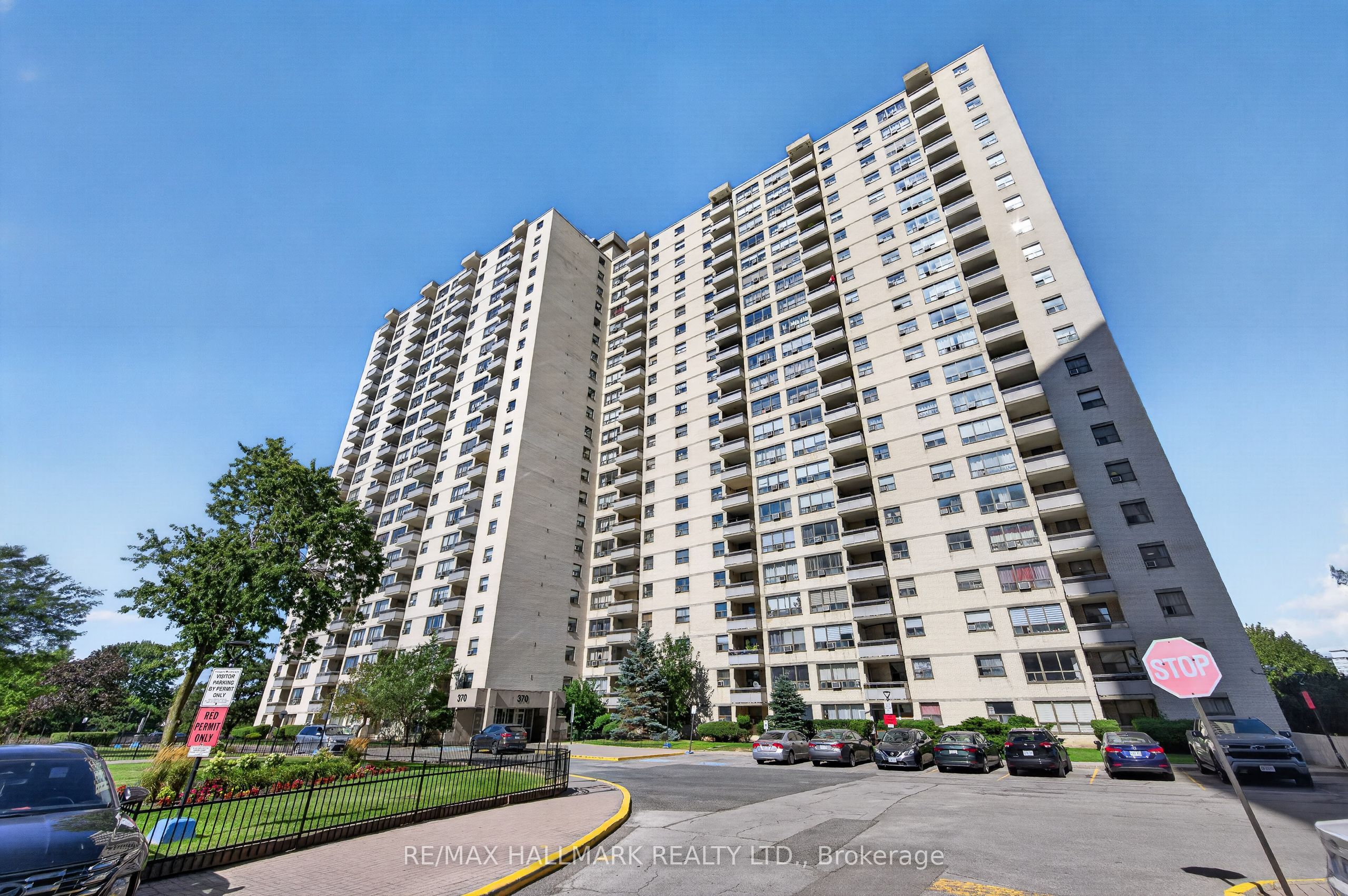 370 Dixon Road 912, Toronto, ON M9R 1T2 photo 2