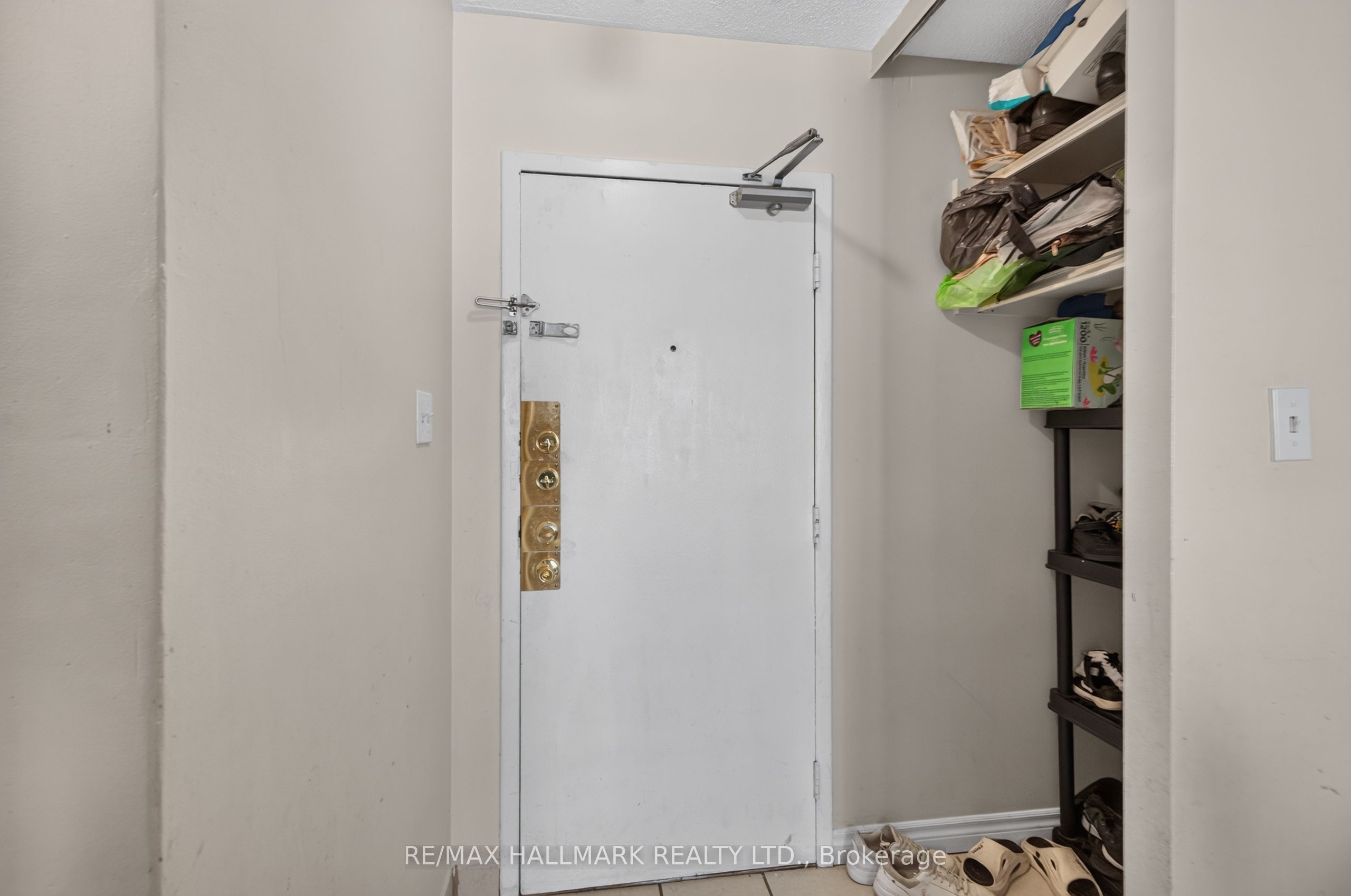 370 Dixon Road 912, Toronto, ON M9R 1T2 photo 4