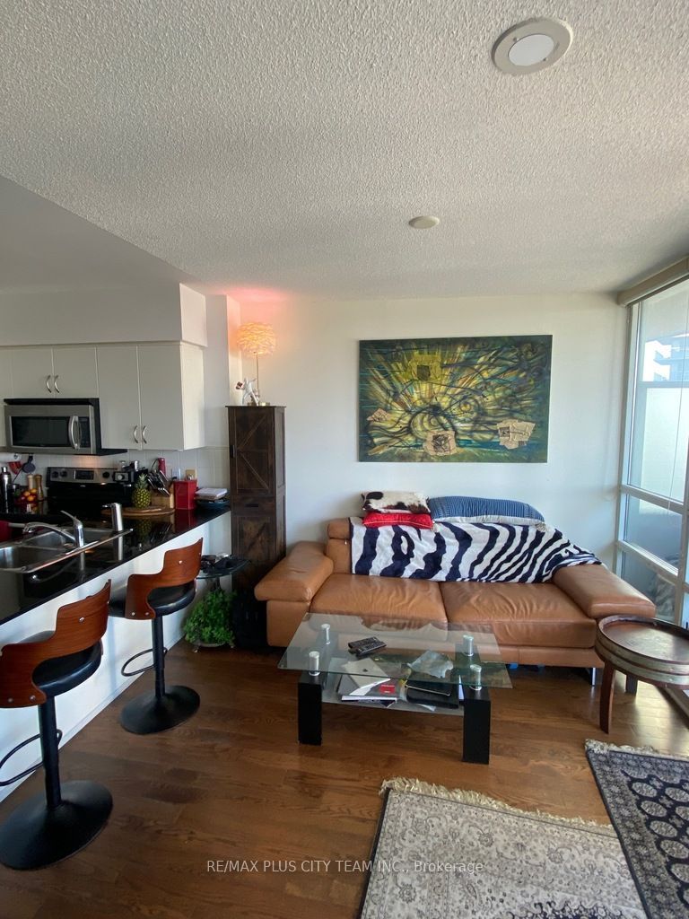 15 Legion Road 1108, Toronto, ON M8V 0A9 photo 2