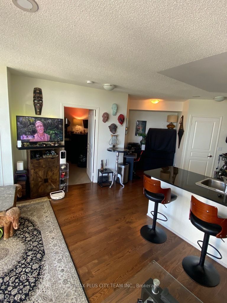15 Legion Road 1108, Toronto, ON M8V 0A9 photo 3