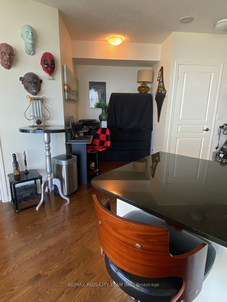15 Legion Road 1108, Toronto, ON M8V 0A9 photo 4