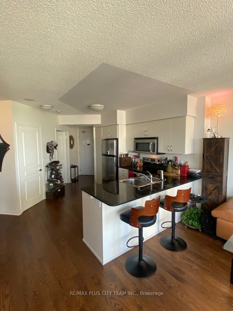 15 Legion Road 1108, Toronto, ON M8V 0A9 photo 5