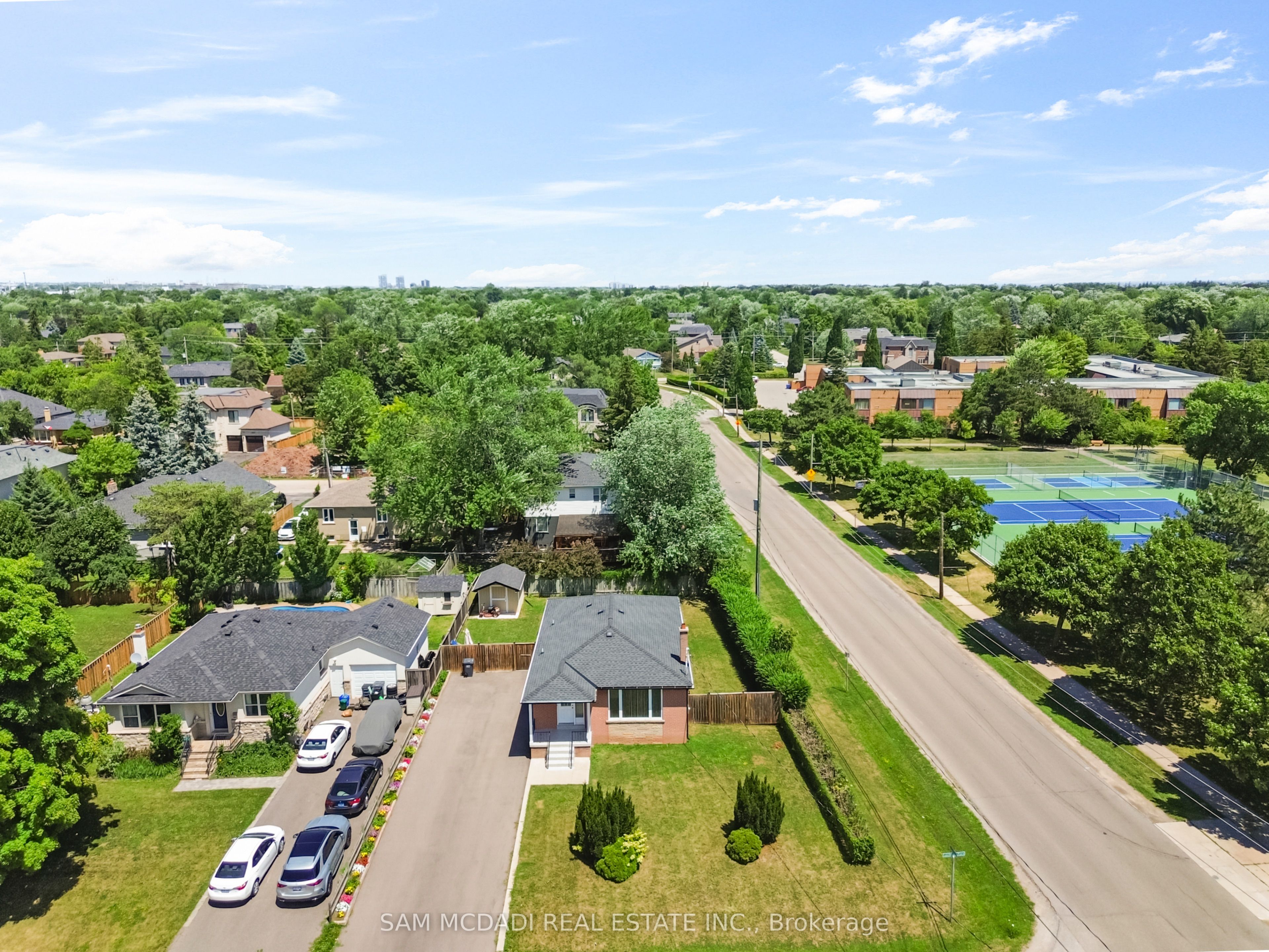 544 Sandmere Place Upper, Oakville, ON L6L 4G4