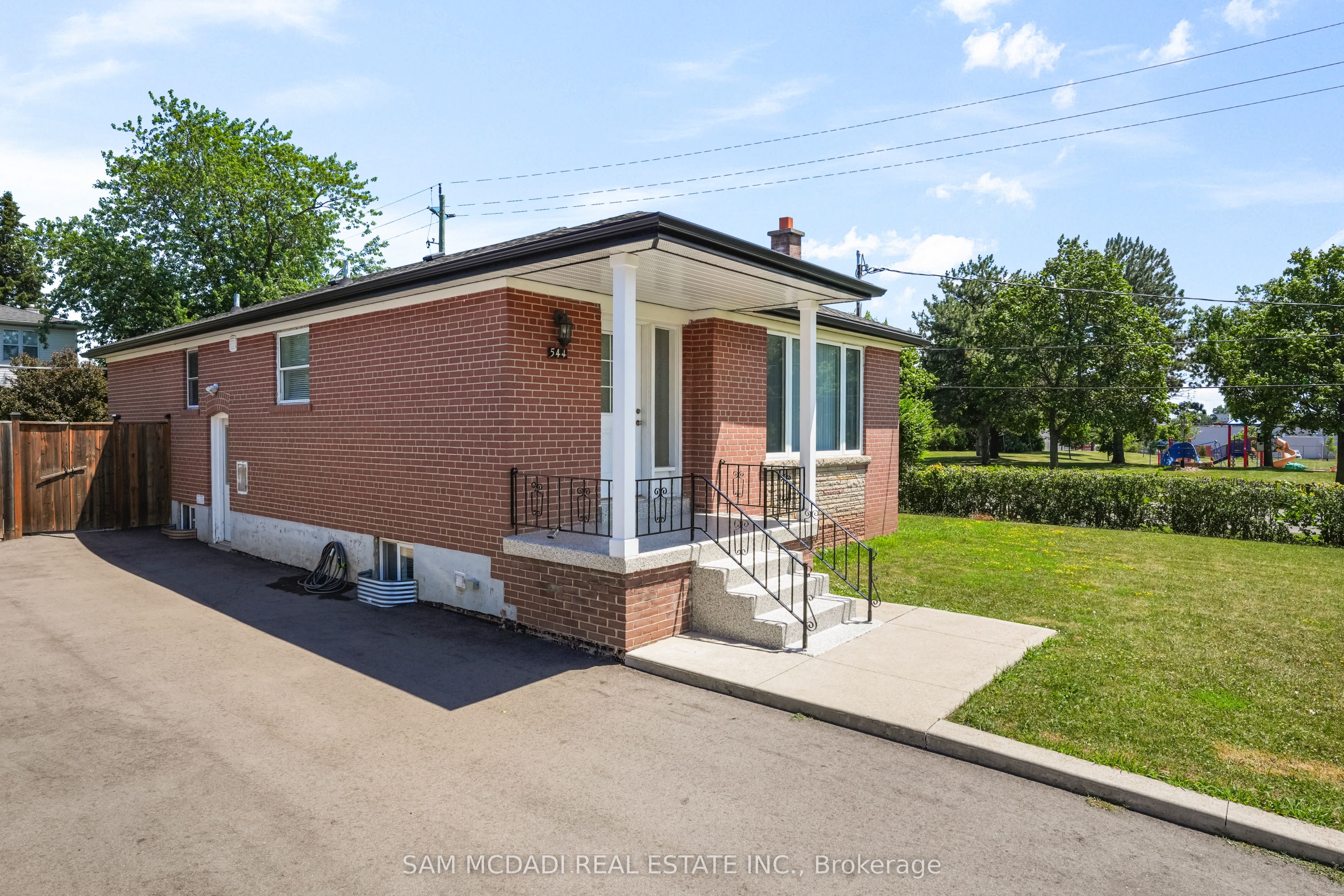544 Sandmere Place Upper, Oakville, ON L6L 4G4 photo 5
