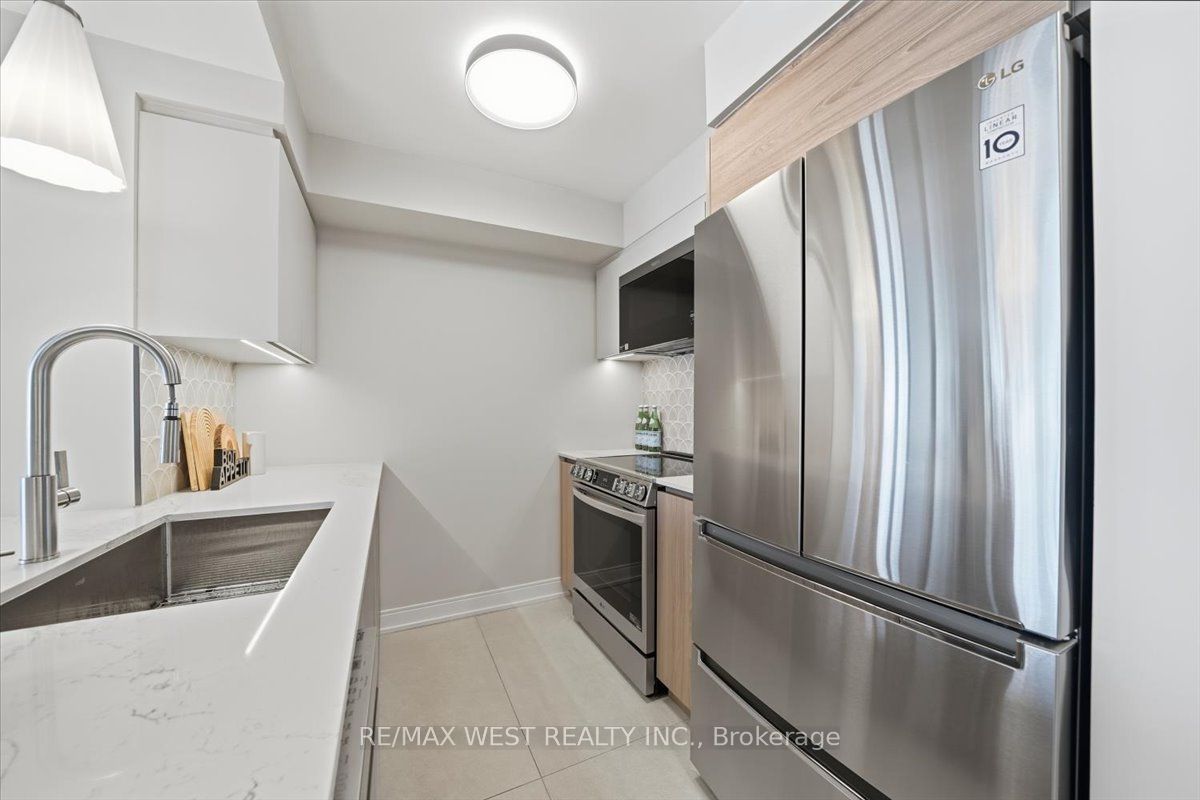 25 Viking Lane 250, Toronto, ON M9B 0A1 photo 3