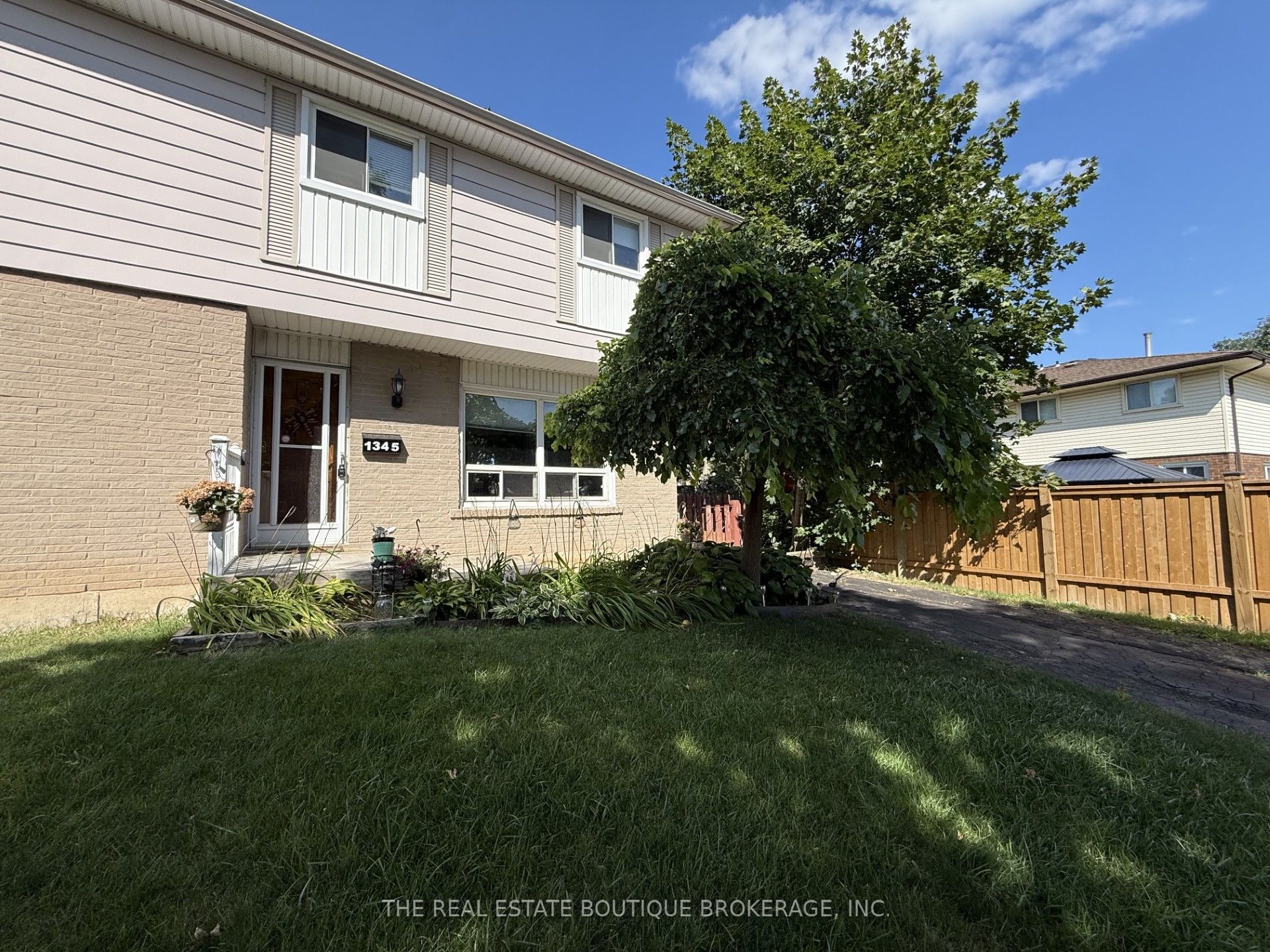 1345 Colonsay Drive, Burlington, ON L7P 2T6