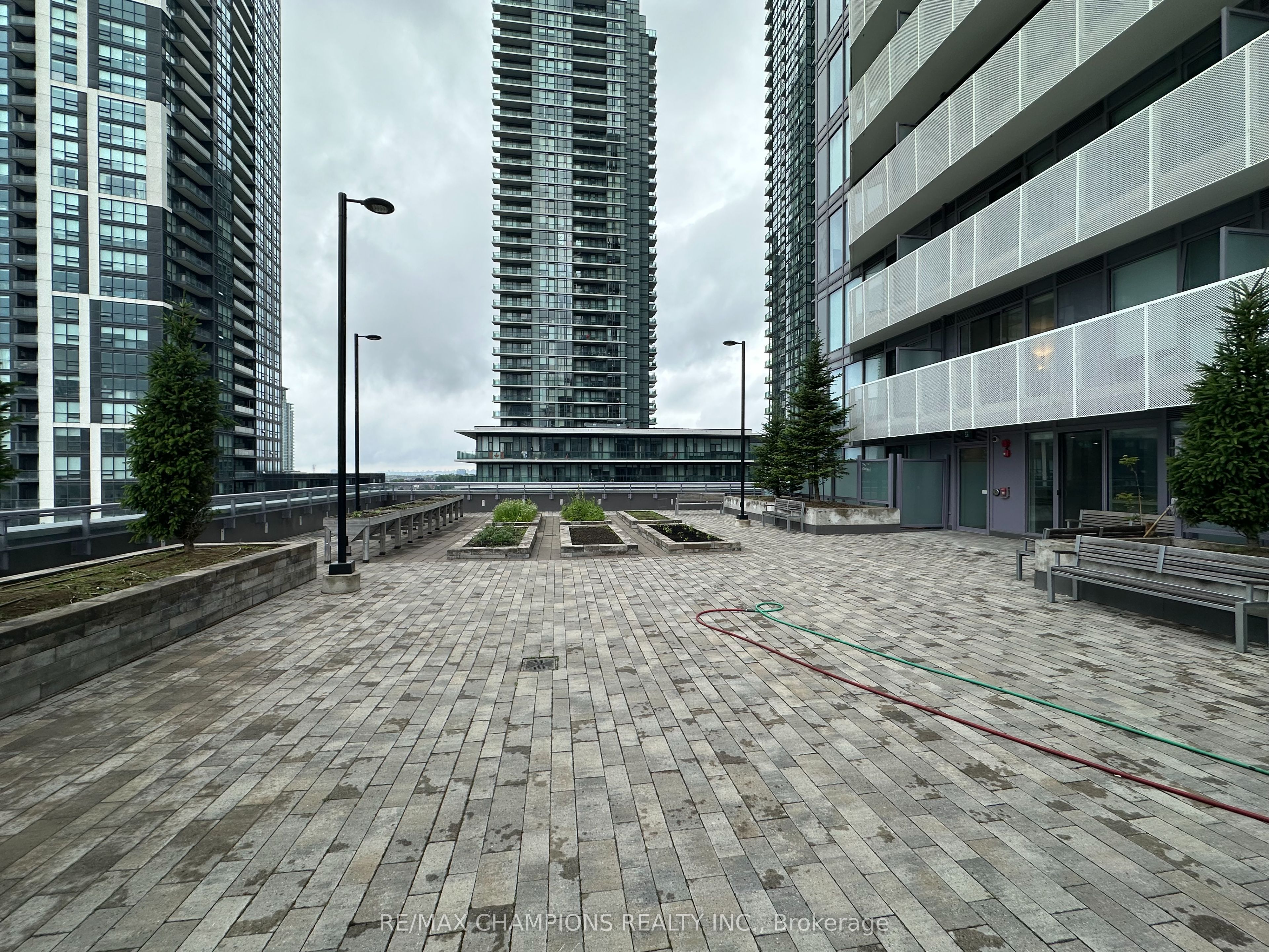 4065 Confederation Parkway 1402, Mississauga, ON L5B 0L4 photo 2