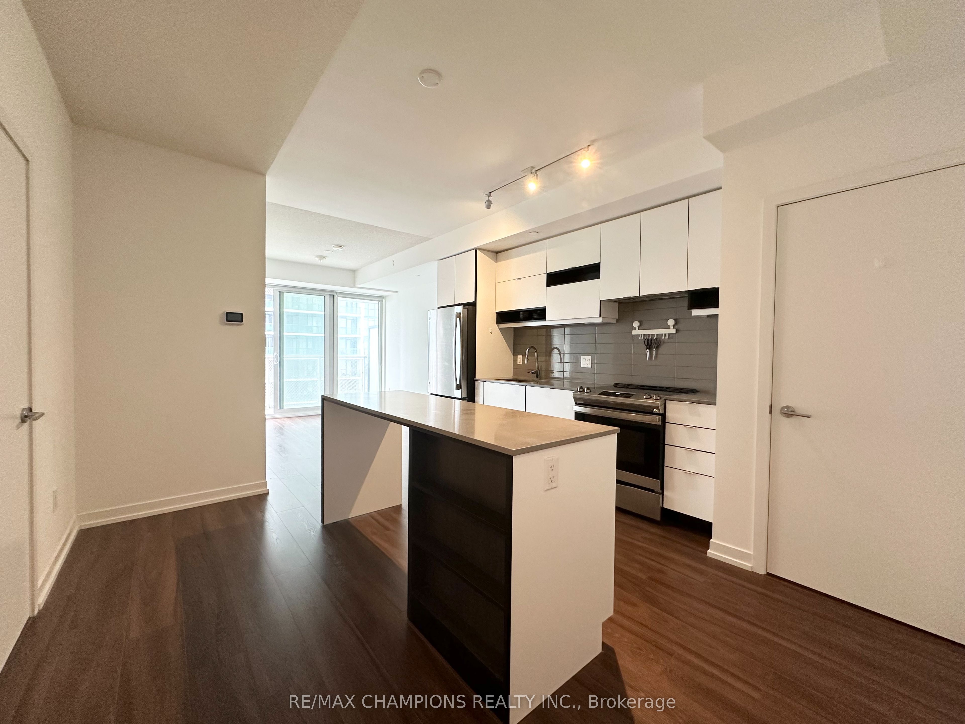 4065 Confederation Parkway 1402, Mississauga, ON L5B 0L4 photo 5
