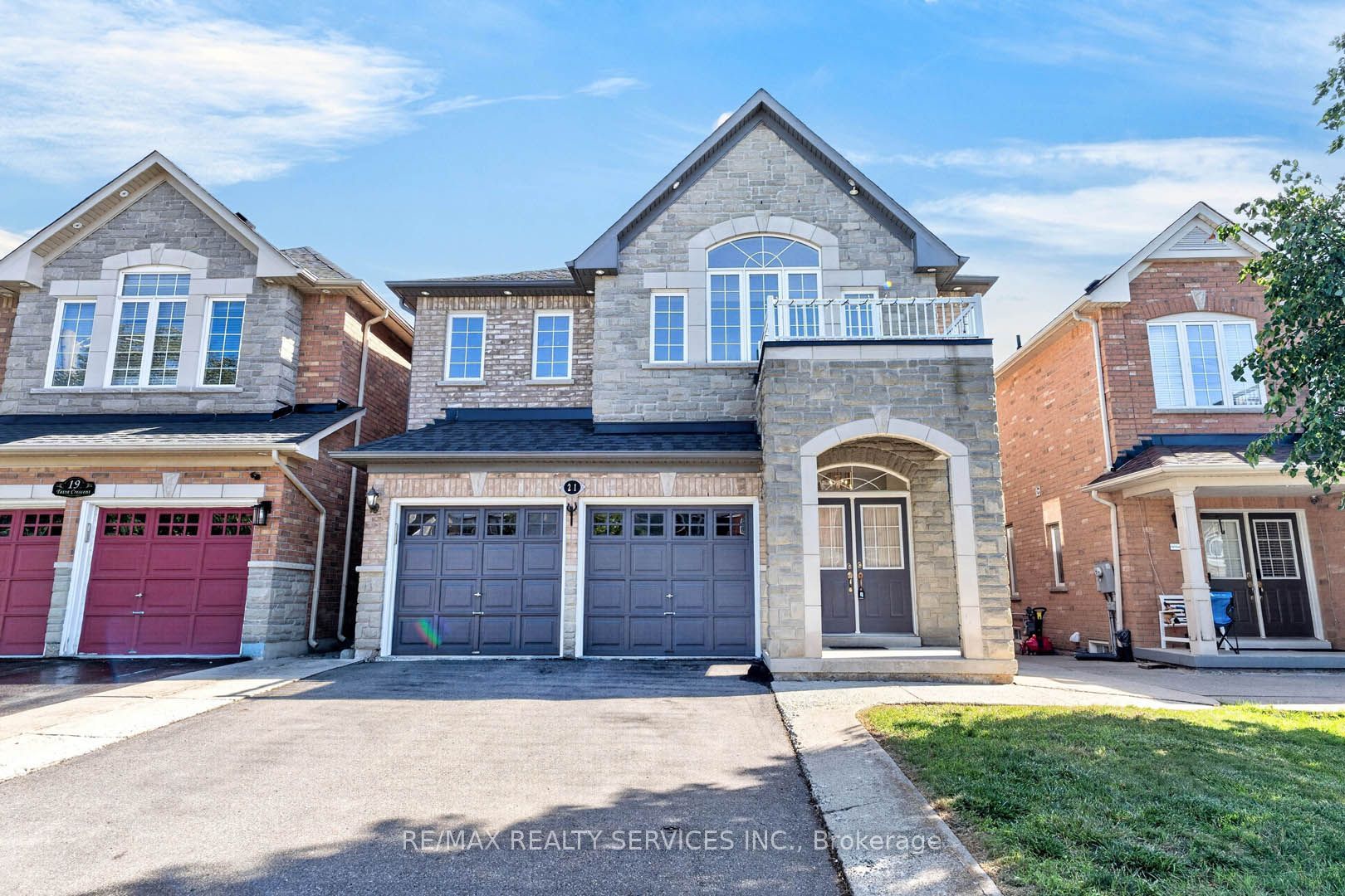 21 Tatra Crescent, Brampton, ON L6Y 0K6 photo 2
