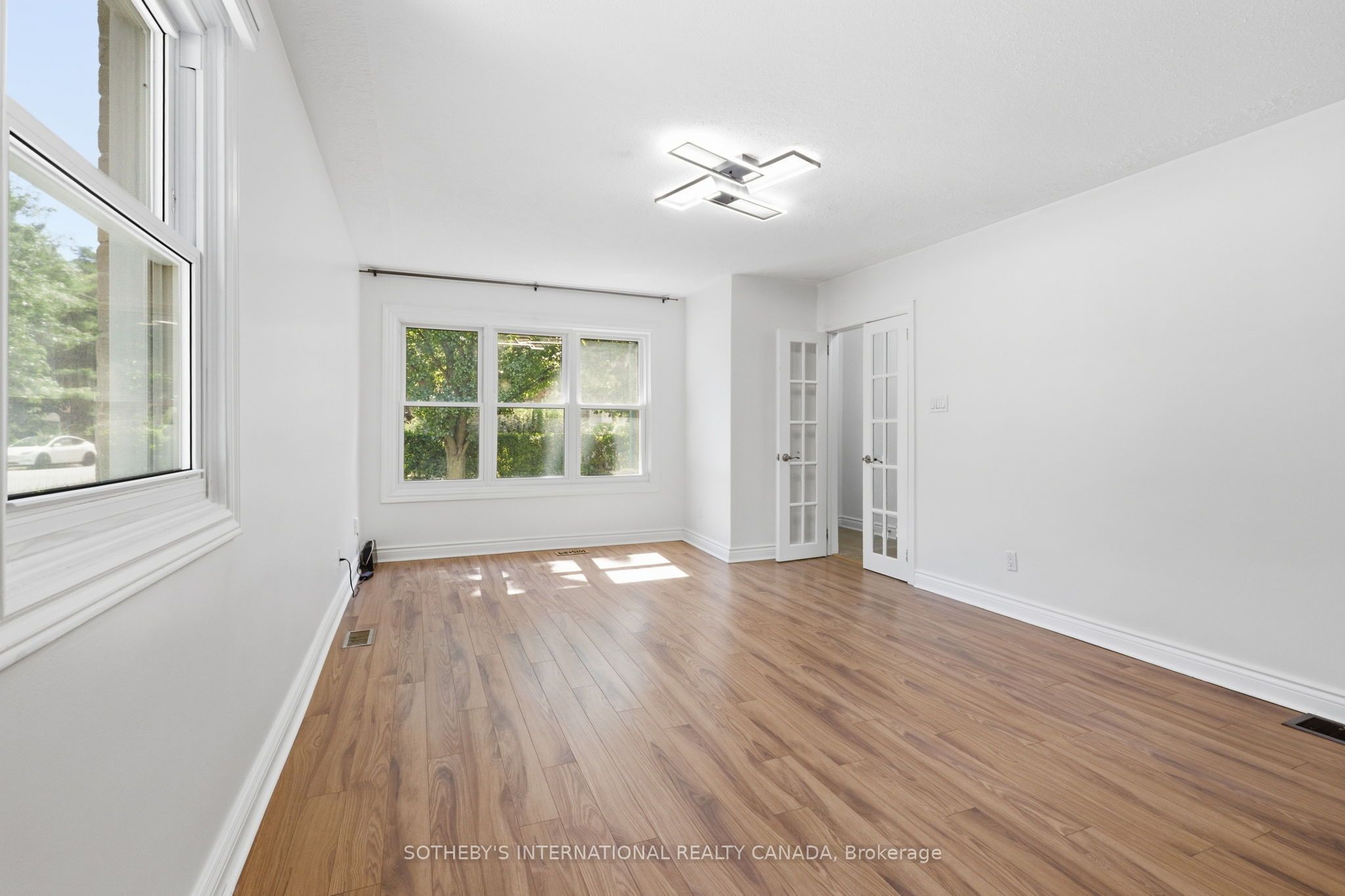 26 Magwood Court, Toronto, ON M6S 2M5 photo 2