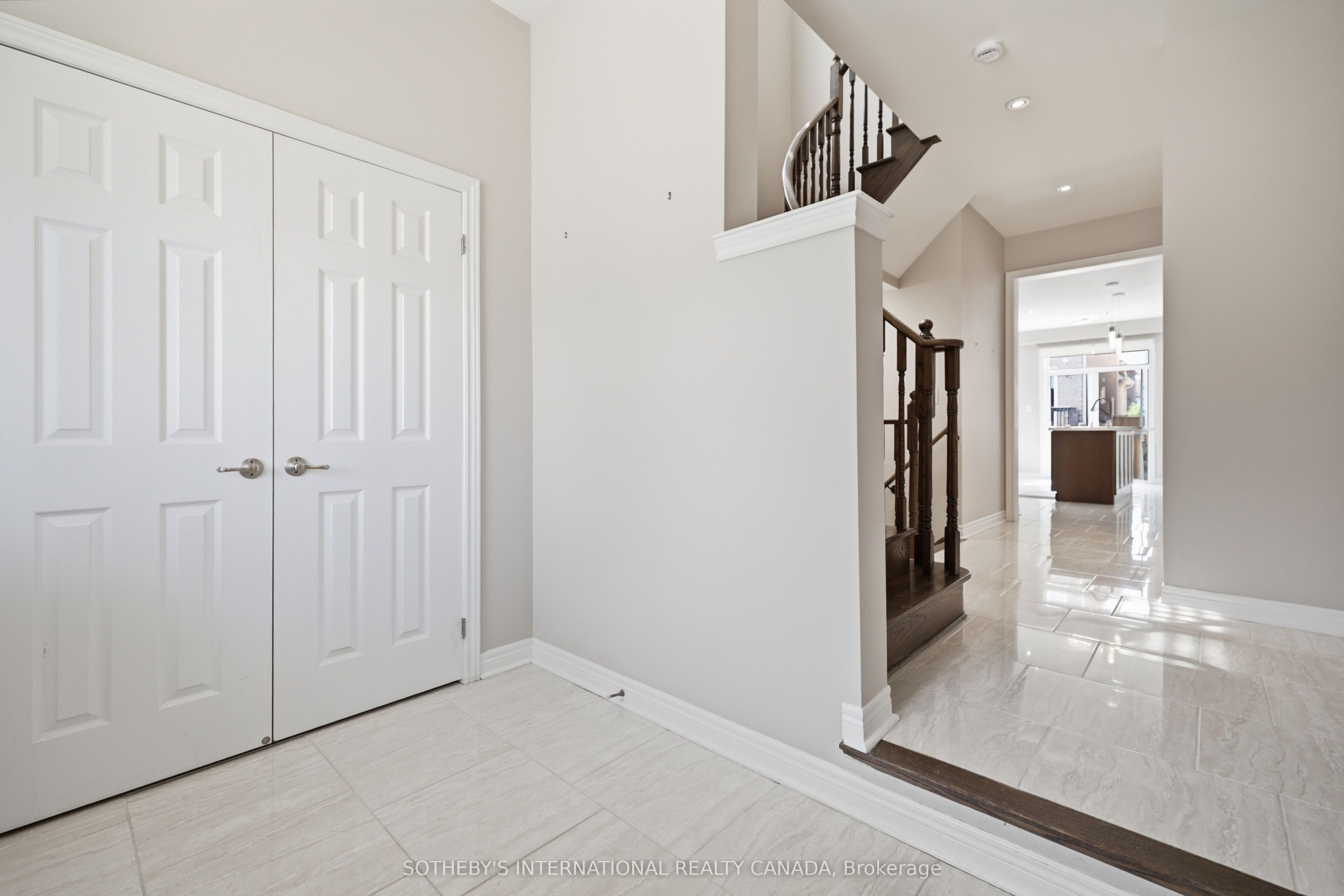 271 Sarah Cline Drive, Oakville, ON L6M 0V4 photo 2
