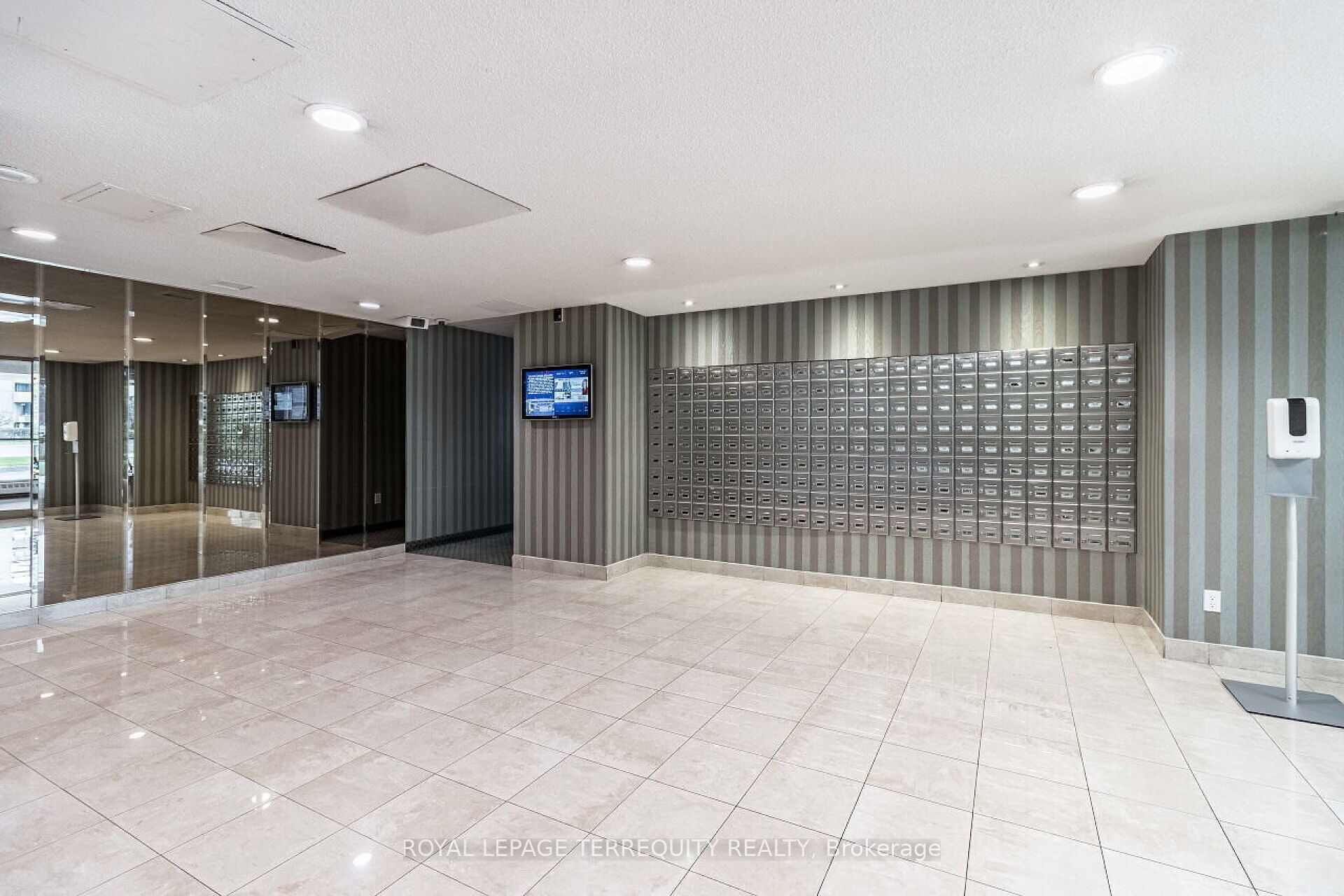 299 Mill Road 210, Toronto, ON M9C 4V9 photo 2