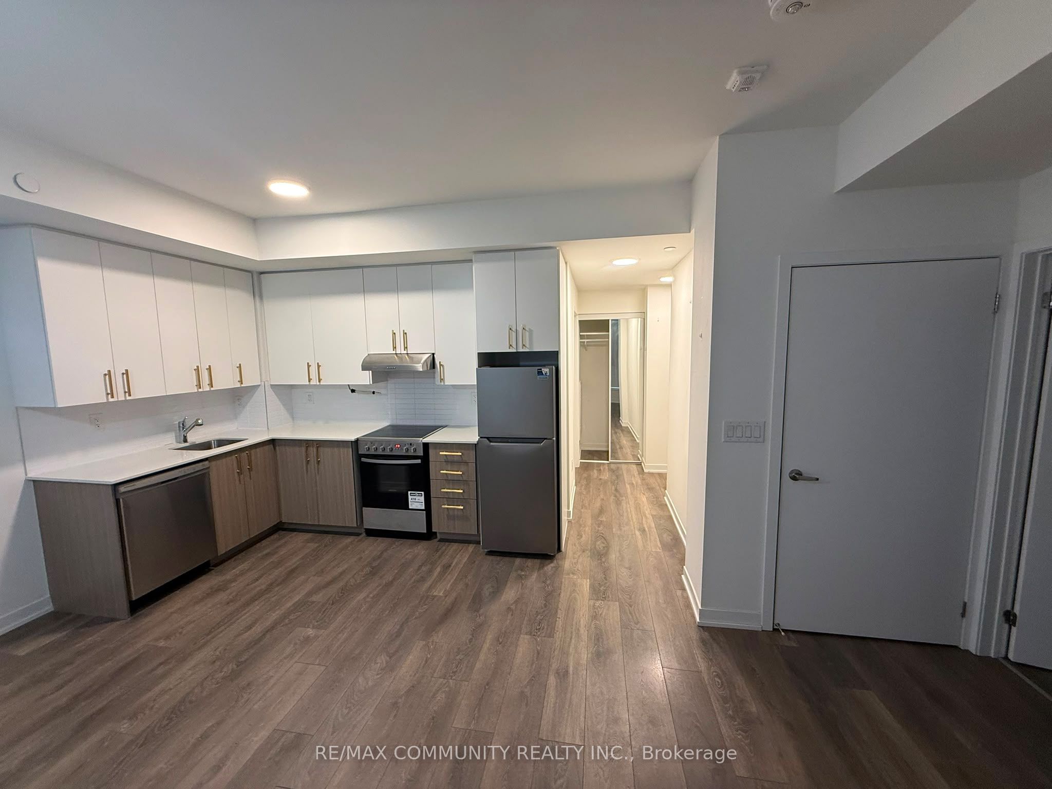 130 Canon Jackson Drive 109, Toronto, ON M6M 3Y4 photo 4