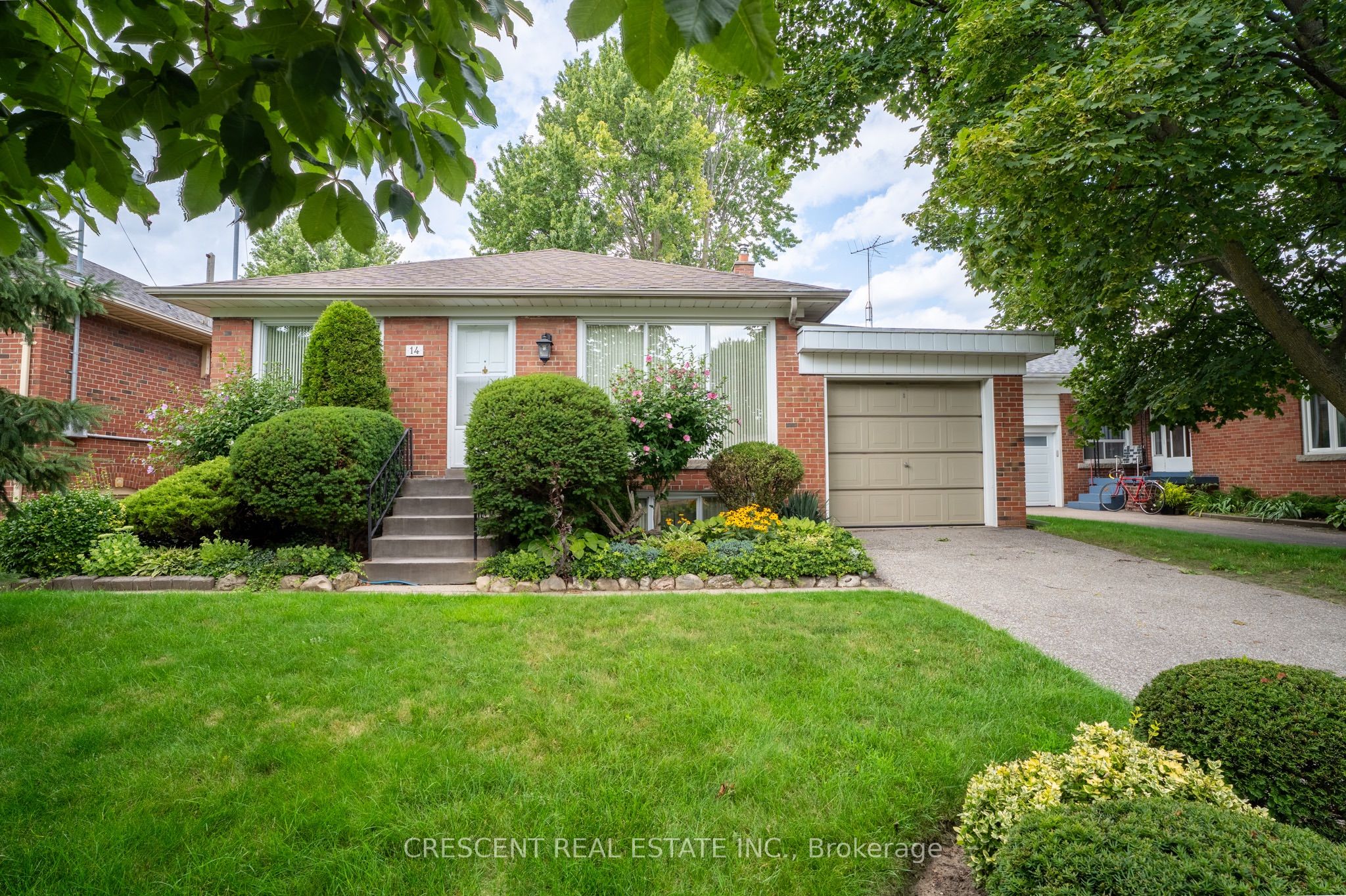 14 Claymore Drive MAIN, Toronto, ON M8Z 2R9