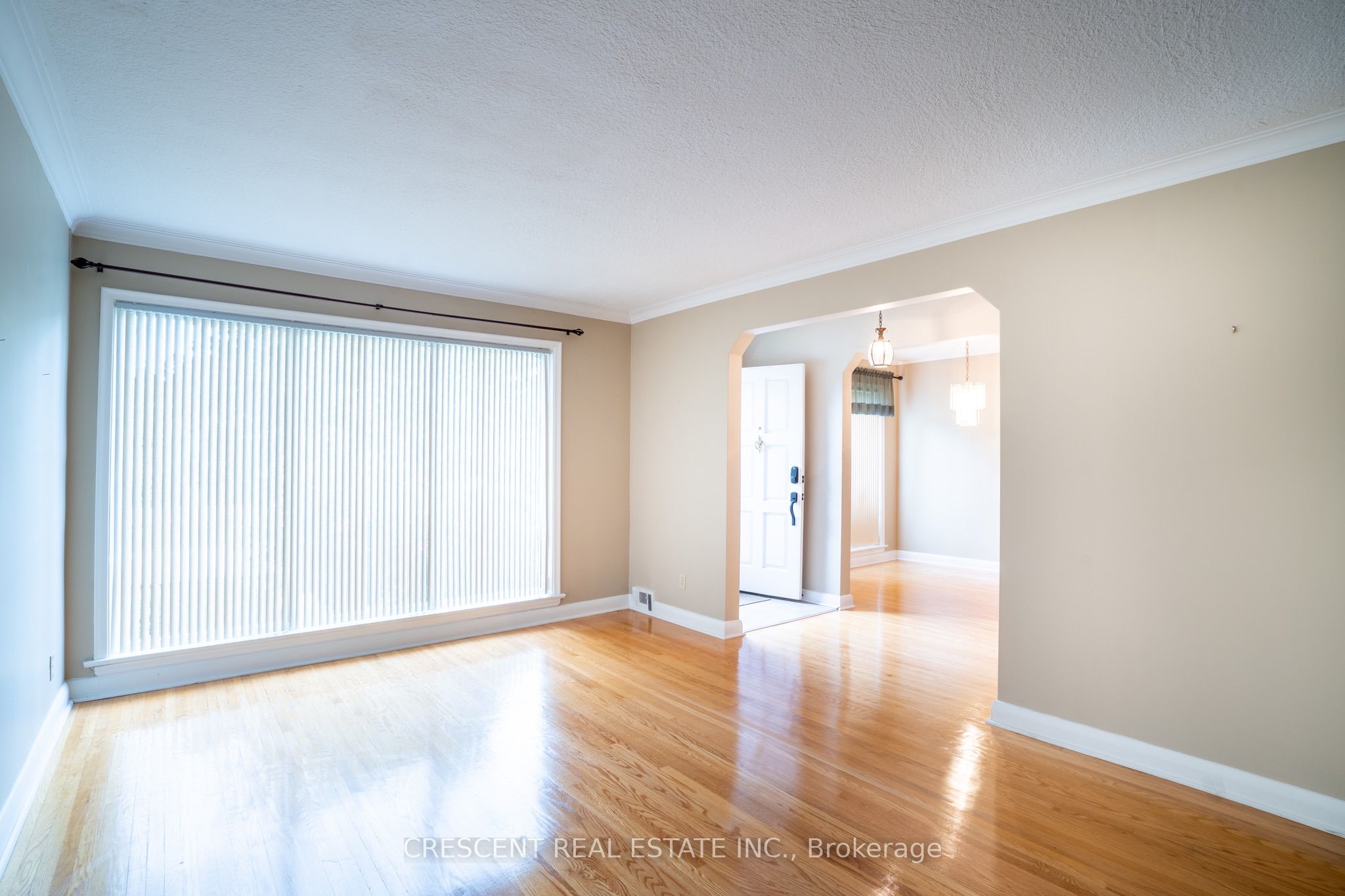 14 Claymore Drive MAIN, Toronto, ON M8Z 2R9 photo 2