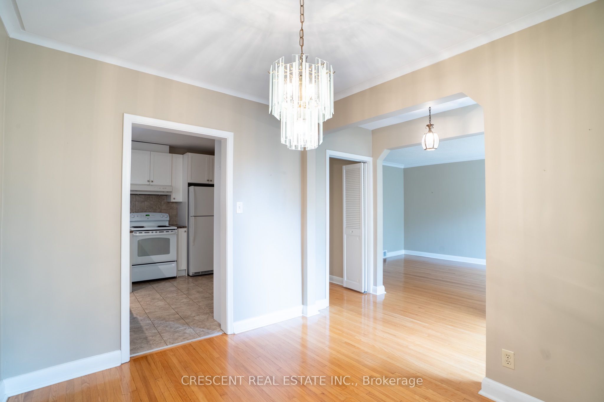 14 Claymore Drive MAIN, Toronto, ON M8Z 2R9 photo 3