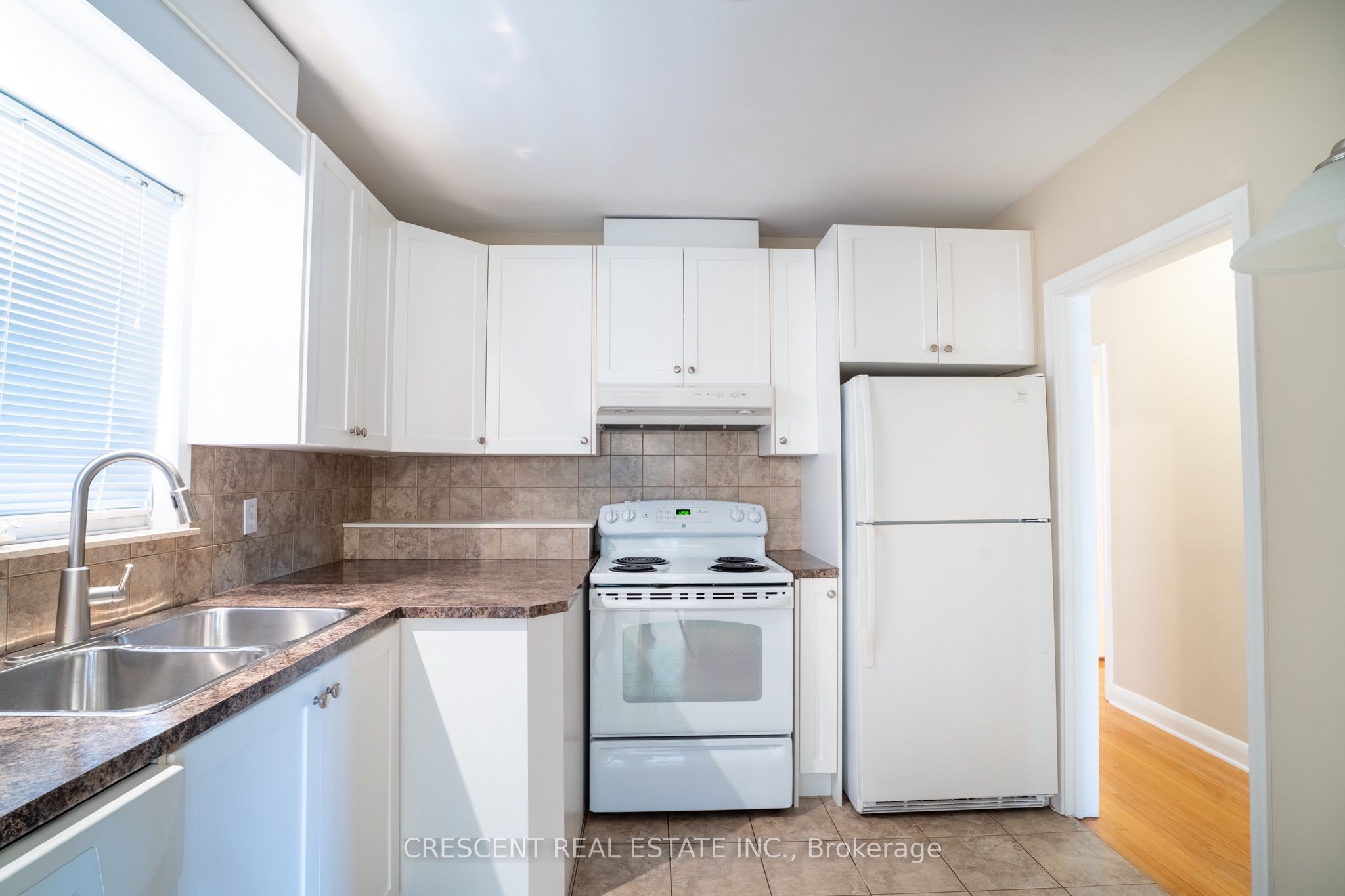 14 Claymore Drive MAIN, Toronto, ON M8Z 2R9 photo 5