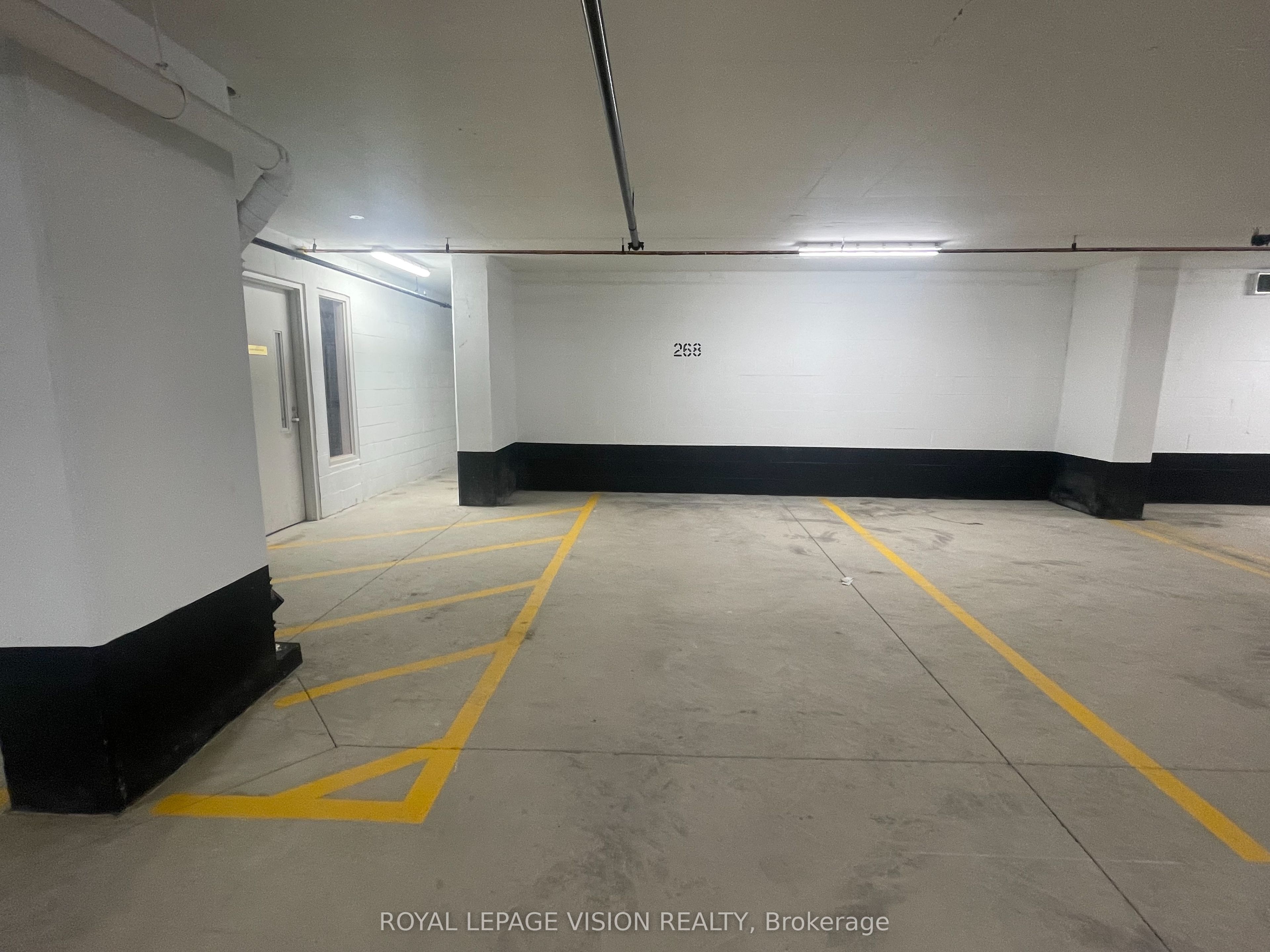 4010 Eglinton Avenue W 907, Toronto, ON M9A 0G5 photo 2