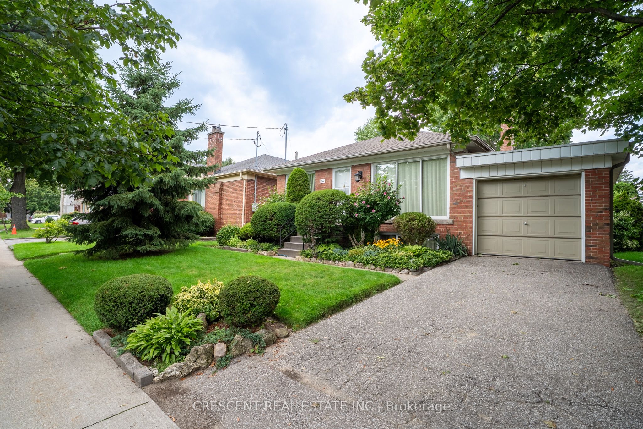 14 Claymore Drive LOWER, Toronto, ON M8Z 2R9