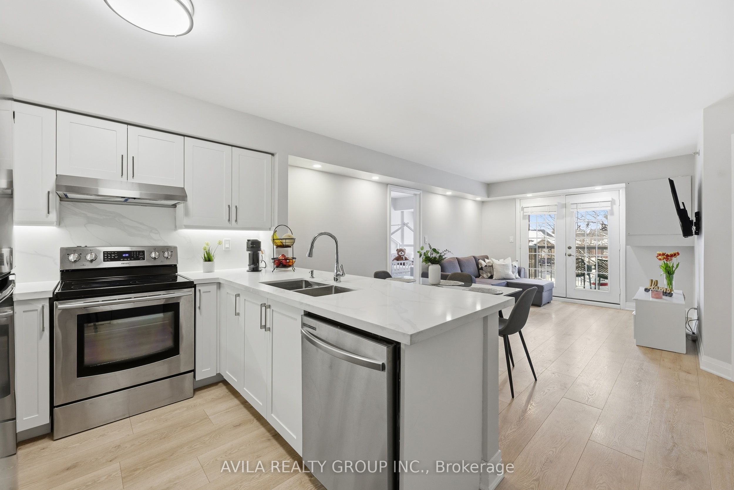 1460 Bishops Gate 203, Oakville, ON L6M 4N5 photo 3