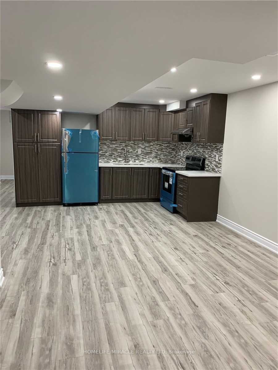 210 Bellchase Trail, Brampton, ON L6P 3V2 photo 2