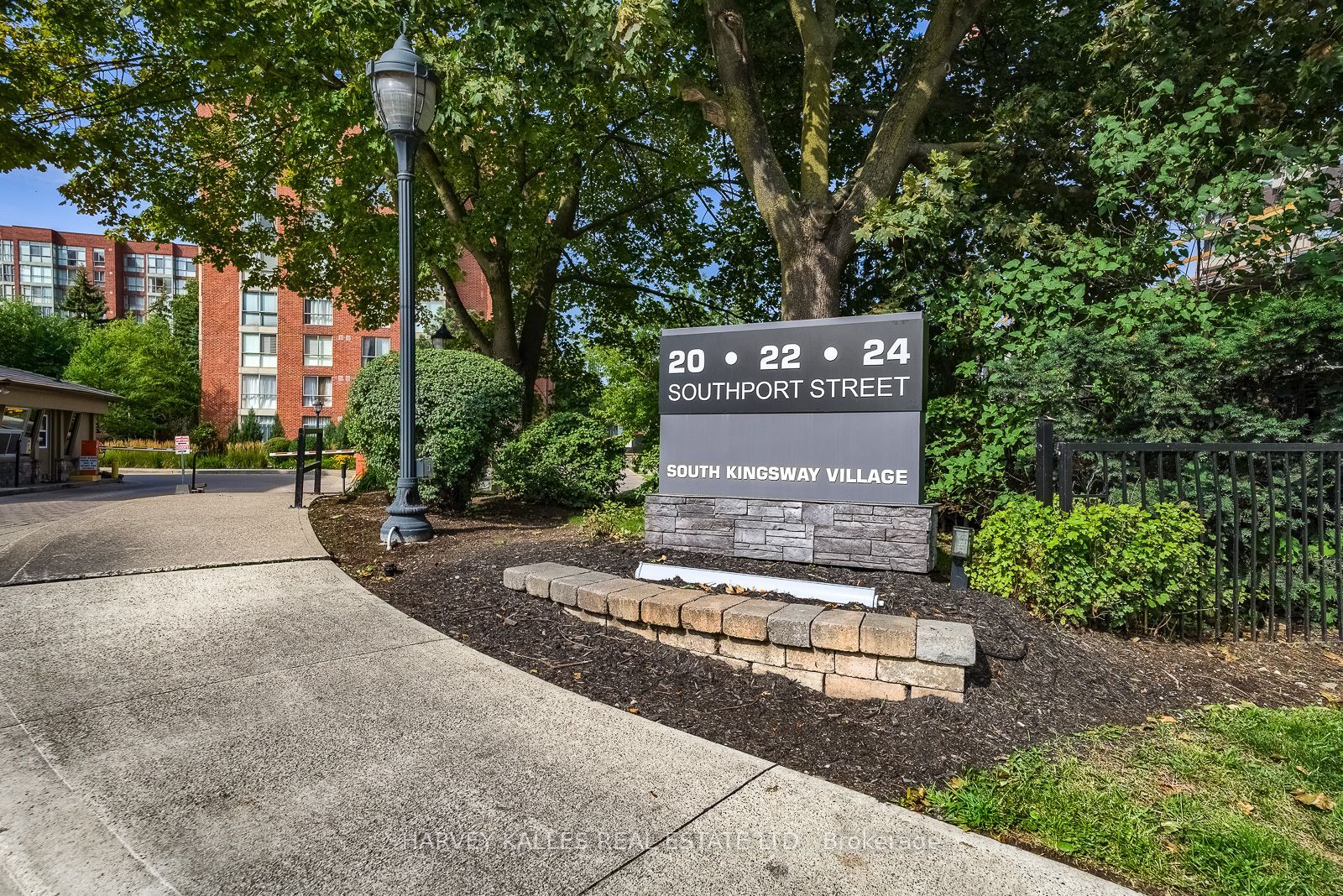 20 Southport Street 521, Toronto, ON M6S 4Y8 photo 2