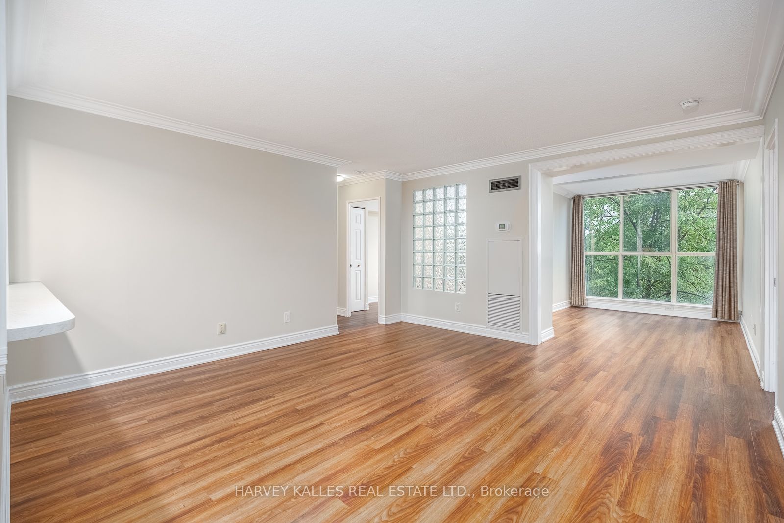 20 Southport Street 521, Toronto, ON M6S 4Y8 photo 5